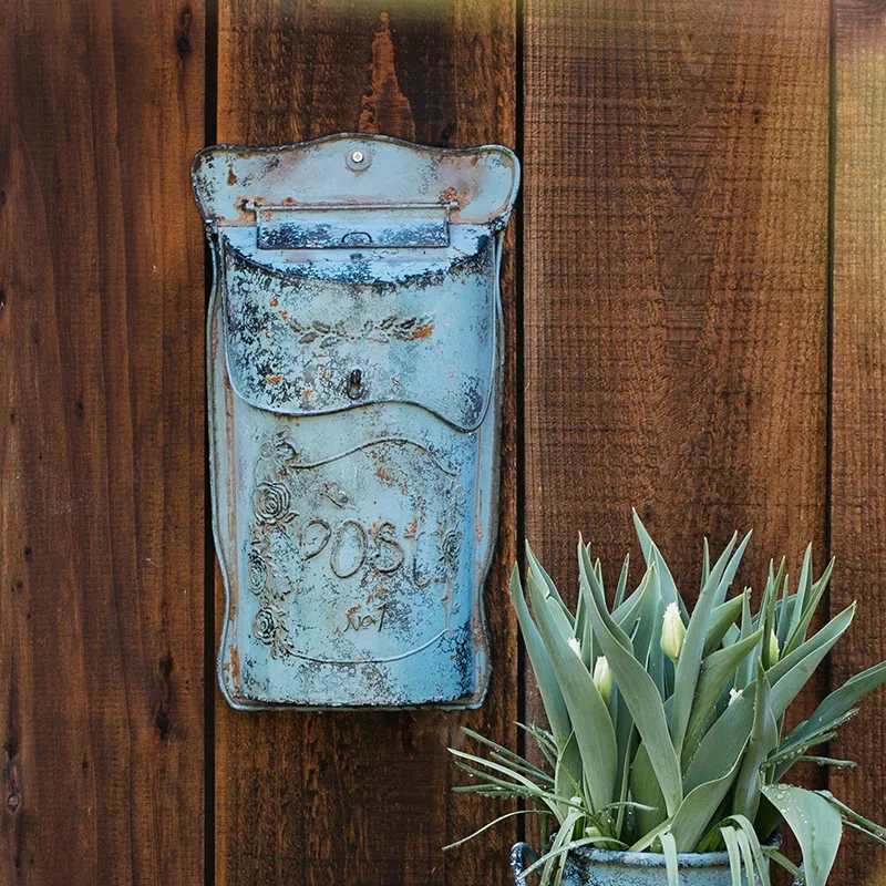 Nordic Retro Iron Wall Mailbox, Vintage Craft for Villa & Garden, Classic Mail Organizer for Postcards and Flowers.