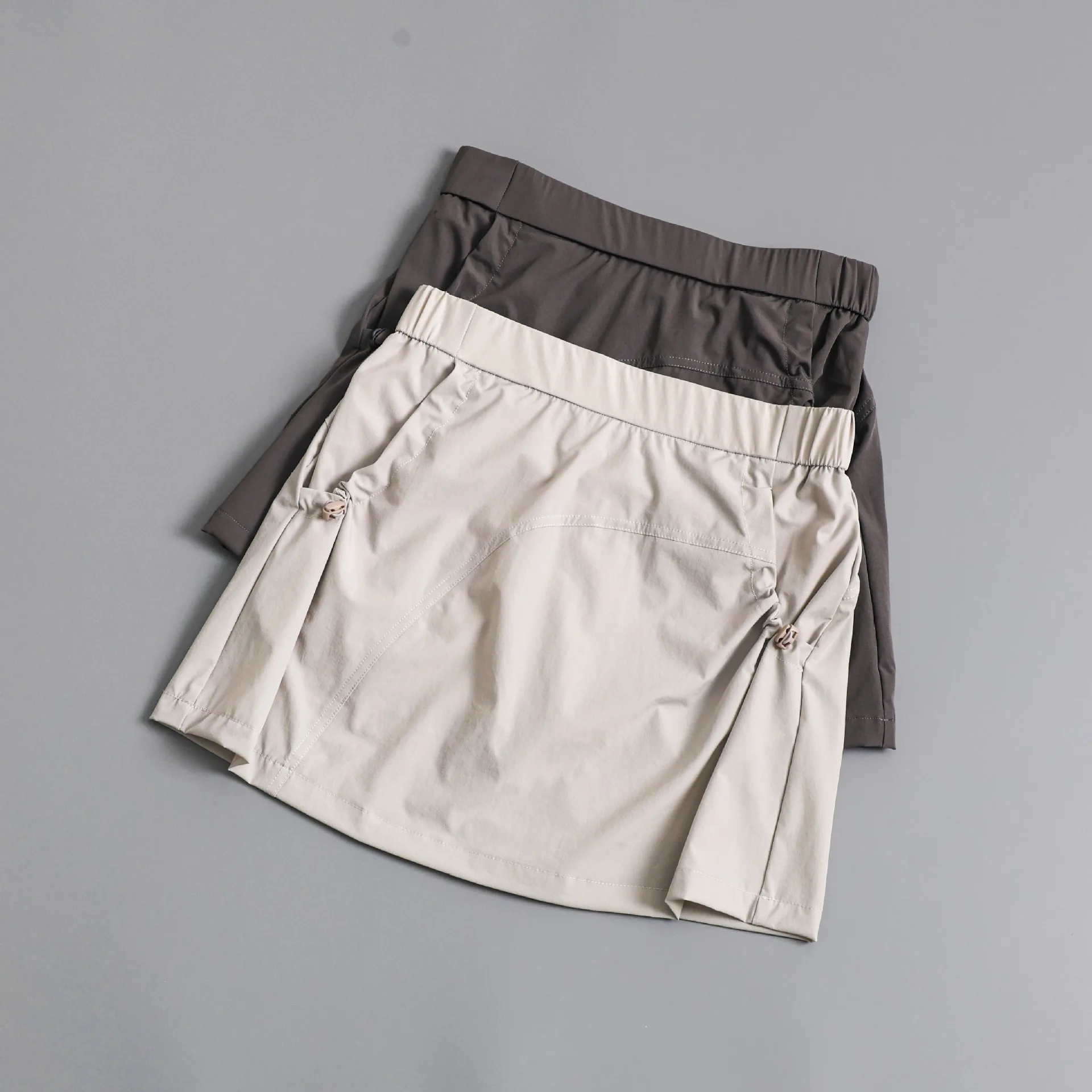 

Серая спортивная юбка-шорты для женщин, лето 2026, А-силуэт, универсальная, подходит для миниатюрных фигур