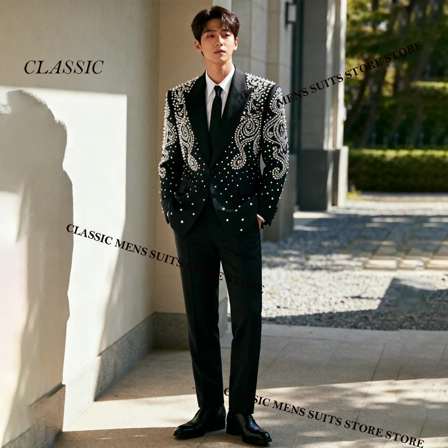 بريق معطف نمط الرجال دعوى 2 قطعة مجموعات العريس الذكور السترة حجر الراين مطرز بلغت ذروتها التلبيب Ropa hombre الزفاف البدلات الرسمية مخصصة #1