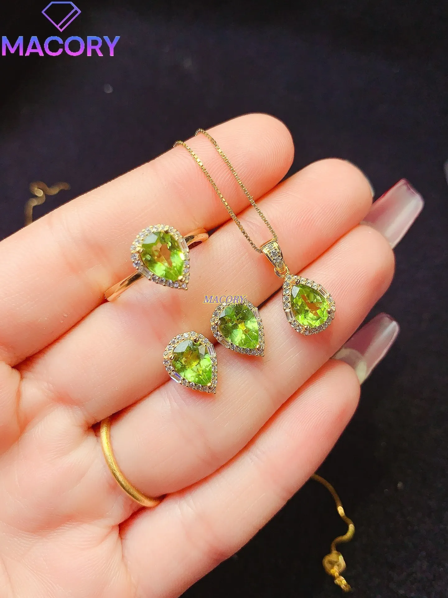 

Ladies' 925 sterling silver natural peridot jewelry set, elegant luxurious original accessories with certificate.