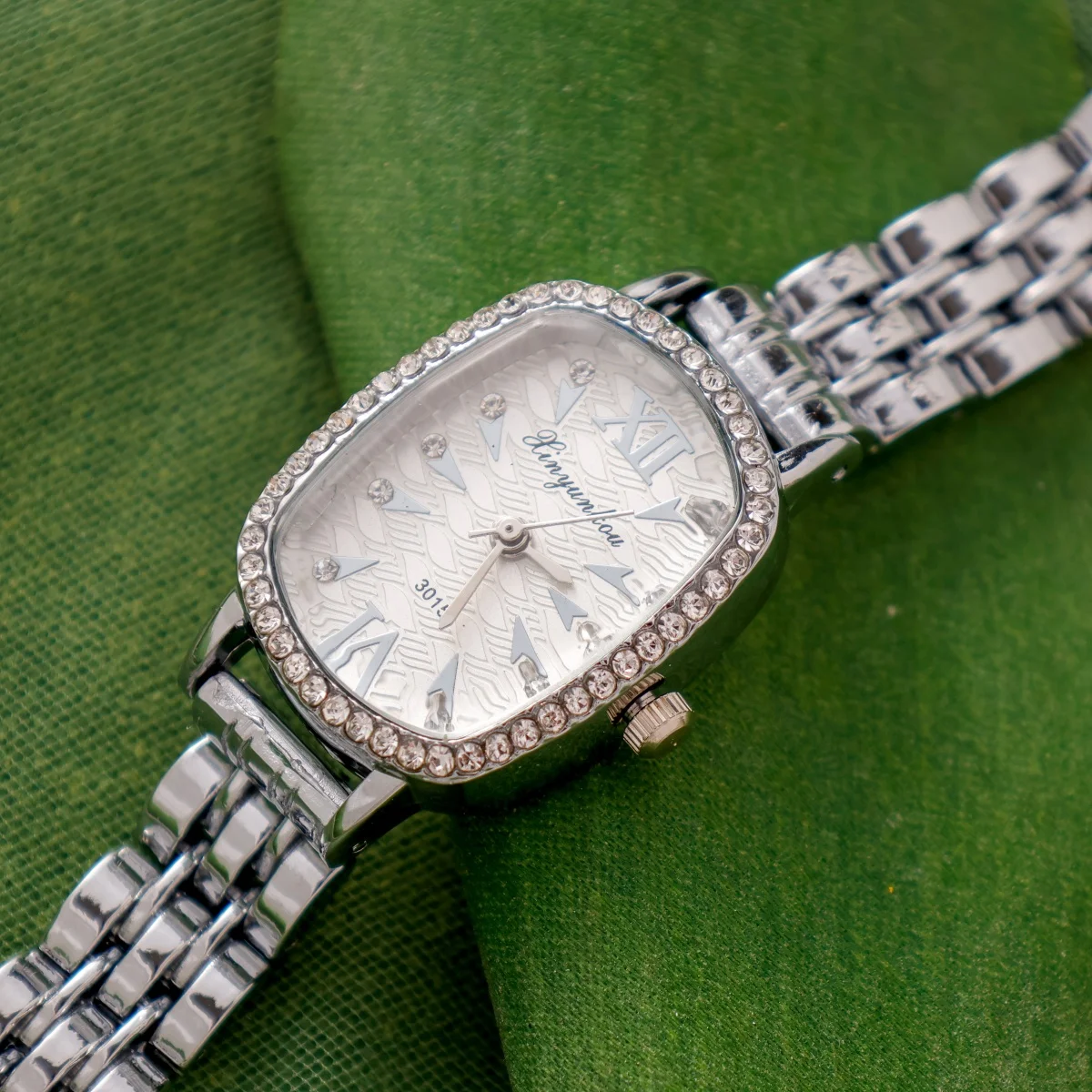 Шикарные женские кварцевые часы, прямоугольный циферблат с принтом, безель, тусклые стразы, обтекаемый браслет, аксессуары для часов, ювелирные изделия, подарок