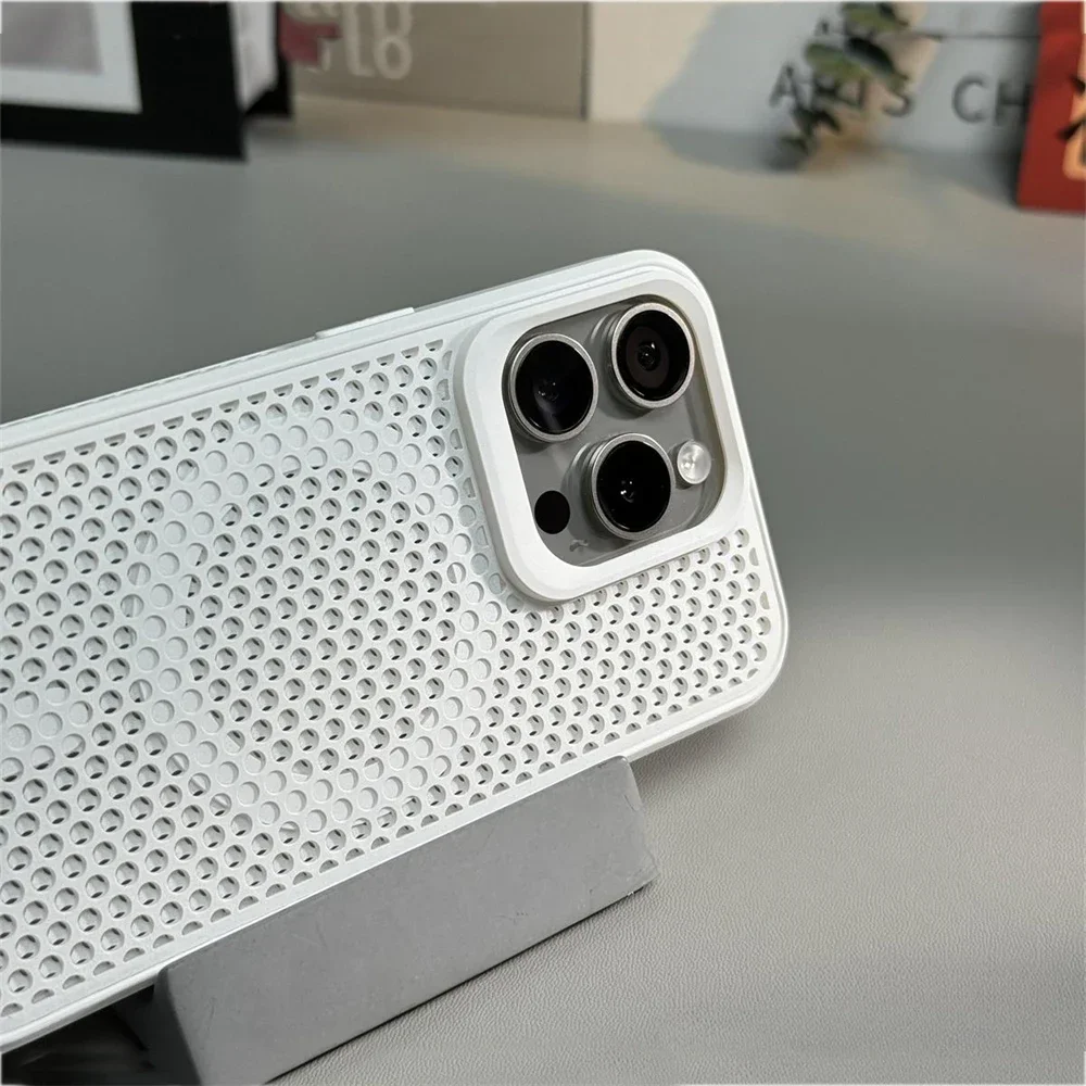 Magsafe-funda de lujo mate con agujero de disipación de calor para iPhone 16, 15, 14, 13, 12 Pro Max Plus, carga inalámbrica magnética, PC, cubierta