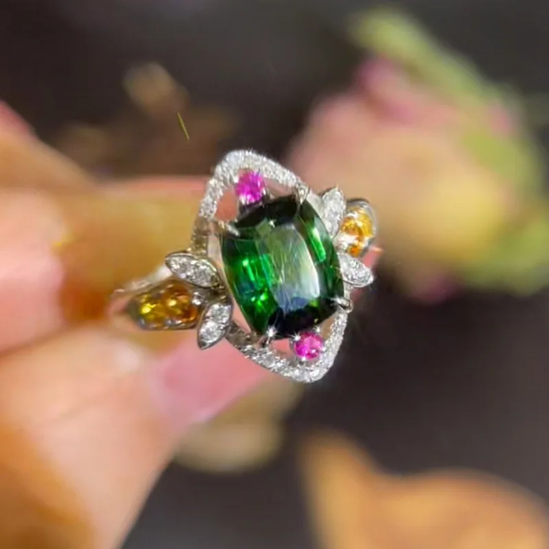 anel-de-noivado-classico-com-imitacao-de-esmeralda-design-simples-e-elegante-em-forma-de-flor-feito-em-prata-de-lei-925-–-estilo-para-ocasioes-formais-e-jantares