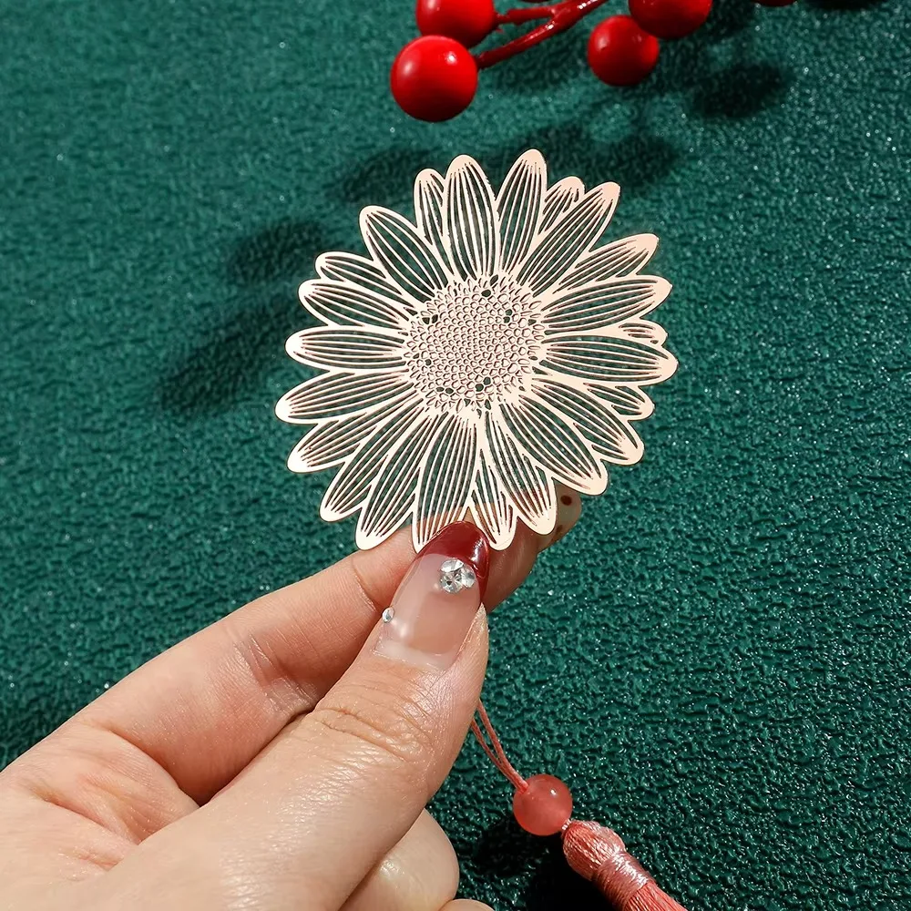 4pcs/set Hollow Brass Chinese Style Bookmarks with Tassel Flower Pattern Reading Marker Retro Book Page Marker Teachers'Day Gift
