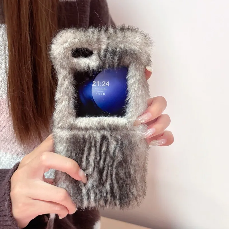 Fashion Fluffy Faux Fur Phone Case For Samsung Galaxy Z Flip 8 7 6 5 4 3 Plush Furry Warm Winter Cover Luxury Soft Protective