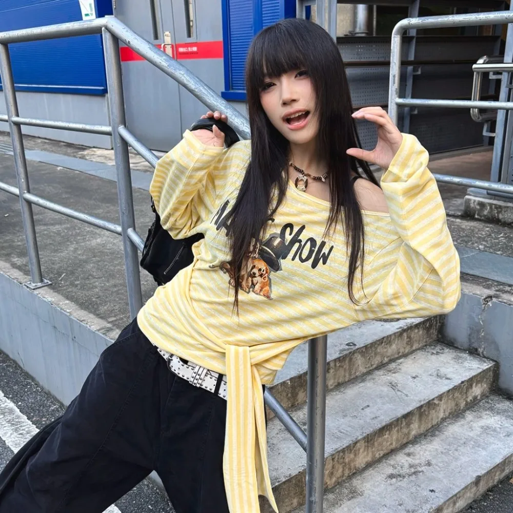 

SylCue Contrast Stripe T-Shirts Woman Autumn Trend Skew Collar Lace-Up Dog Print Full Sleeve Street Fashion Elegant Style Tops