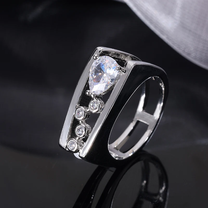

Elegant 925 Silver Plated Geometry Ring Inlaid with Dazzling Rhinestone Luxurious Party Birthday Jewelry Gift