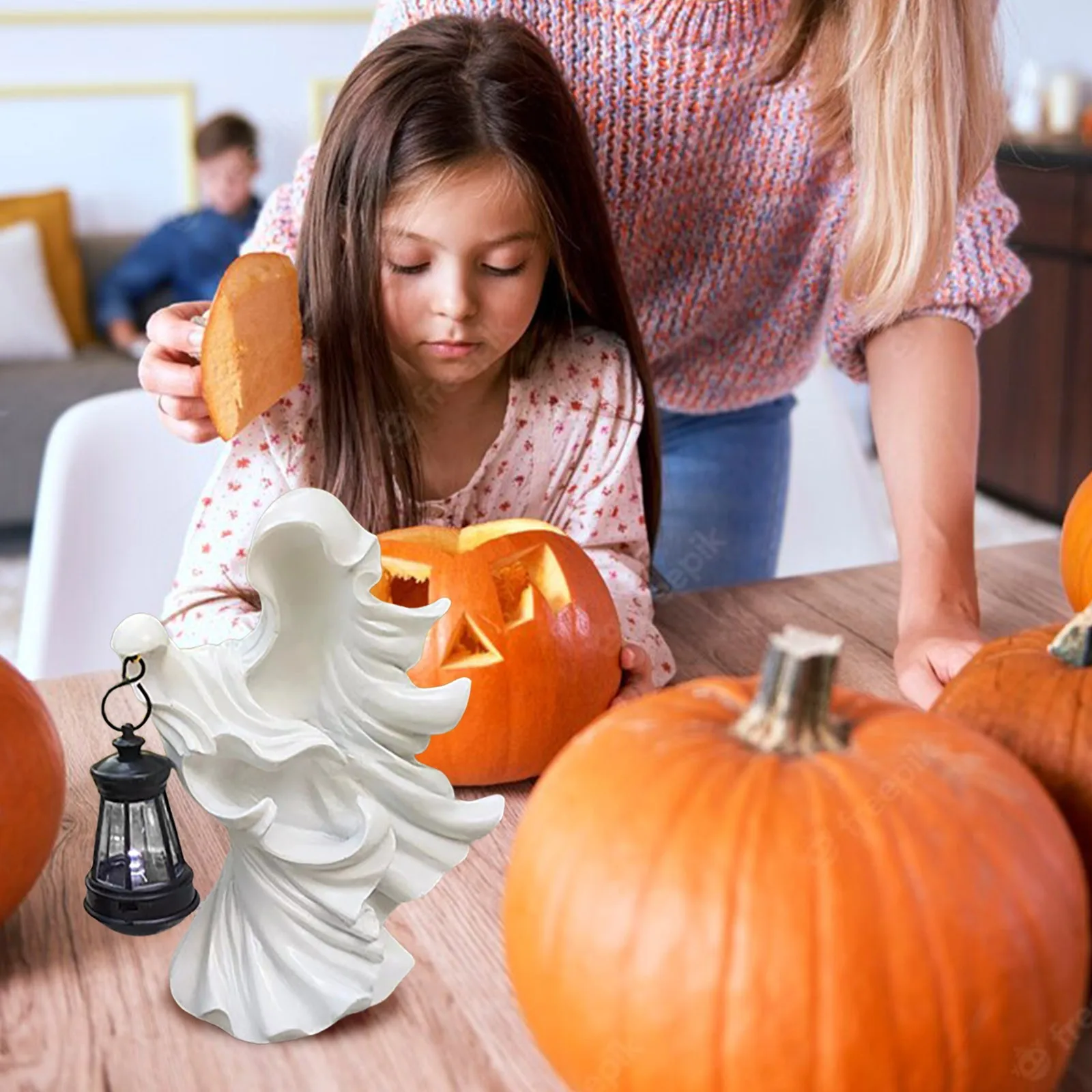 Halloween Ghost Statue With Lantern Faceless Witch Hell Messenger Realistic Resin Ghost Sculpture For Home Scary Decorations