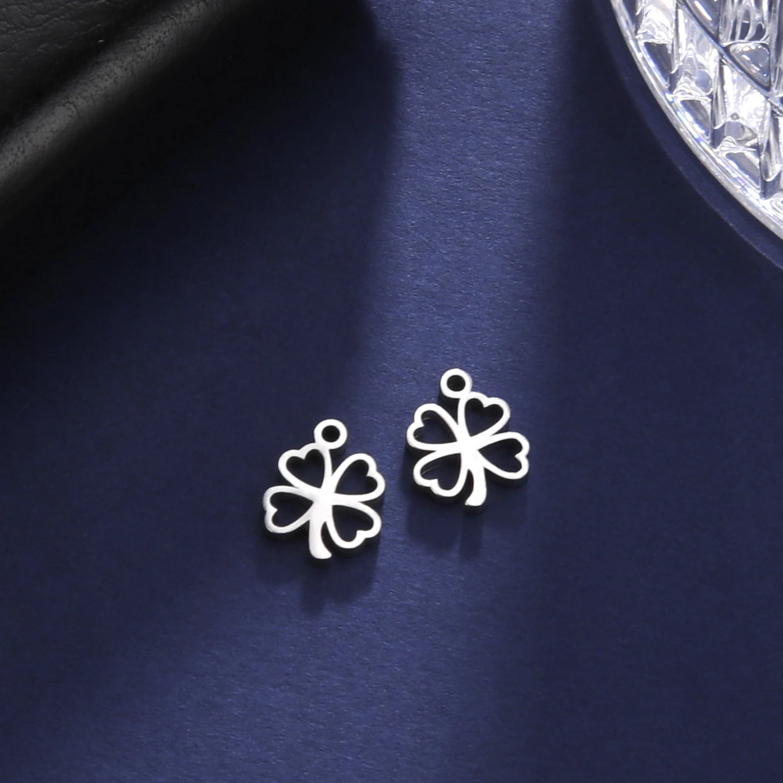 Skyrim 5pcs/lot Stainless Steel Four-leaf Clover Charms for Jewelry Making Lucky DIY Pendant for Earring Necklace Bracelet New