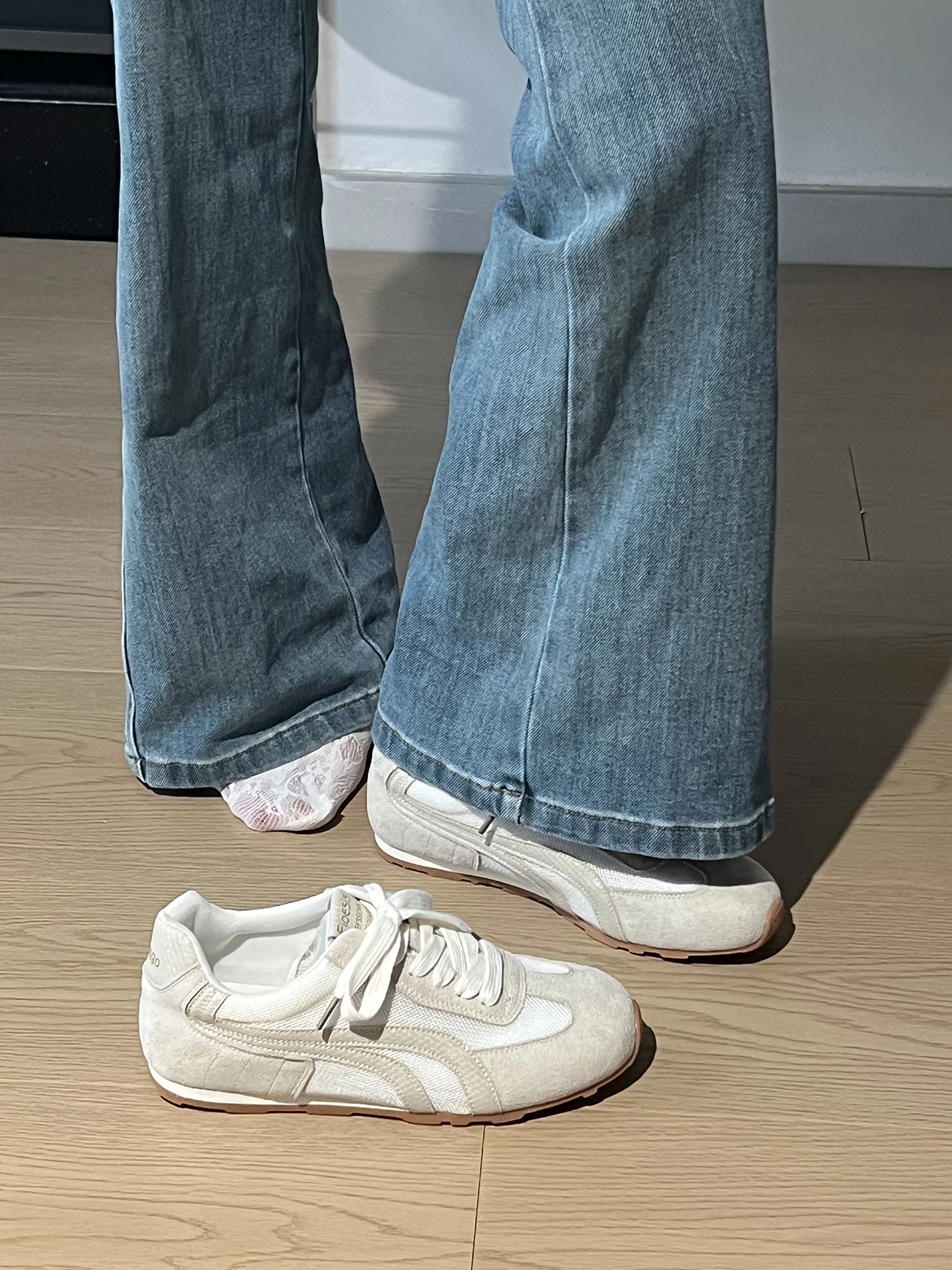 women's-casual-sports-shoes-breathable-mesh-increase-height-dequn-shoes-korean-style-cross-buckle-ultrafine-fiber