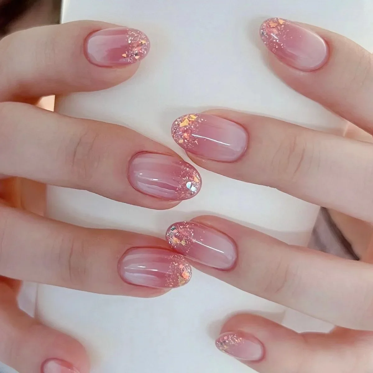 White Petal Flowers Shiny Pink Line Gilding Delicate Short Pointed Nail Pink Fake Nails Detachable False Nails Art Press on Nail