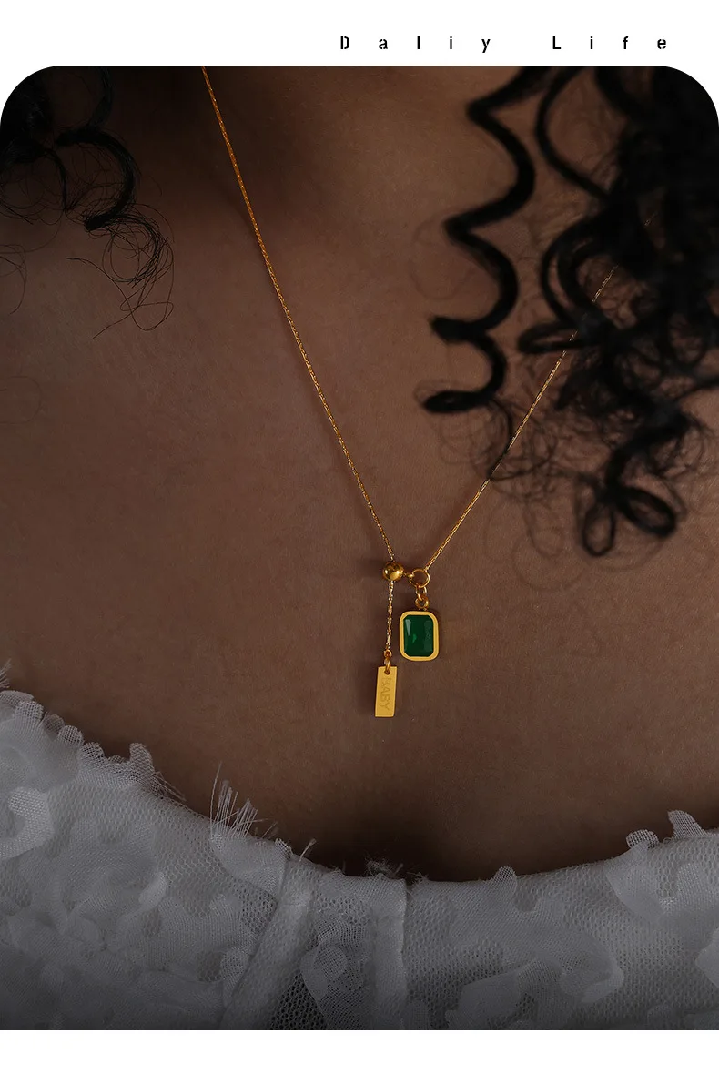 Grüne Zirkon-Anhänger-Halsketten aus Edelstahl, 18 Karat vergoldet, wasserdicht, nicht anlaufend, verstellbare Kette für Damen – Detail 5