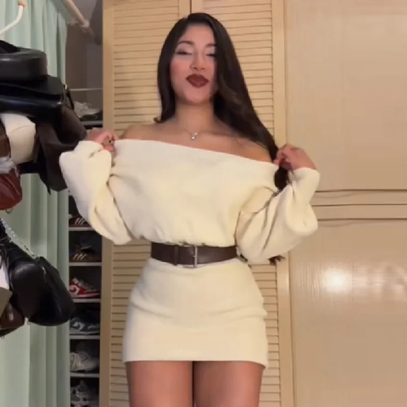 ชุดเดรสสั้นสีขาวแบบเปิดไหล่สำหรับงานปาร์ตี้วันเกิด ดีไซน์เก๋ไก๋ แขนยาว คอเสื้อแบบเดียว ช่วงเอวเข้ารูป พร้อมเสื้อสเวตเตอร์แบบเวสต์  เสื้อผ้าผู้หญิง