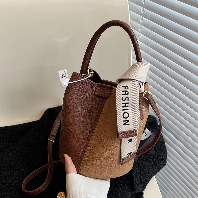 This Year's Popular Retro  Portable Bucket Bag Women 2023 New Advanced Texture Commuter Shoulder Messenger Bag