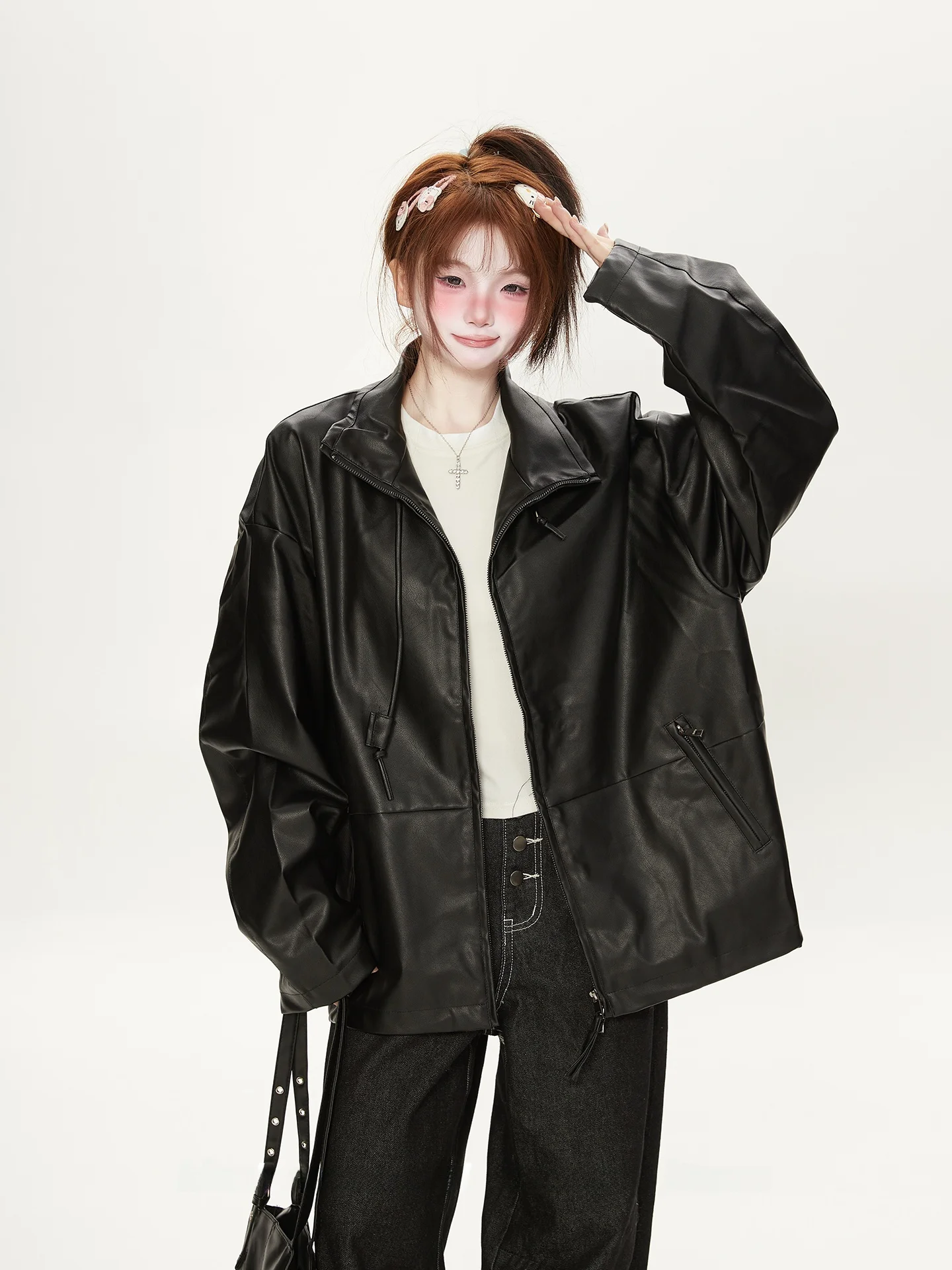 เสื้อโค้ทหนัง PU สไตล์เรโทรอเมริกัน คอตั้ง ทรงหลวม คุณภาพสูง สำหรับผู้หญิง ฤดูใบไม้ผลิ ฤดูใบไม้ร่วง เหมาะสำหรับคู่รัก