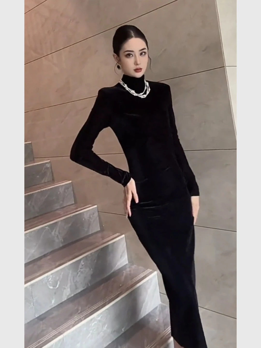 

Early Autumn Velvet Long Sleeve High Collar Black Dress Slimming Inner Wear for Important Occasions And Parties Ladies Fashion