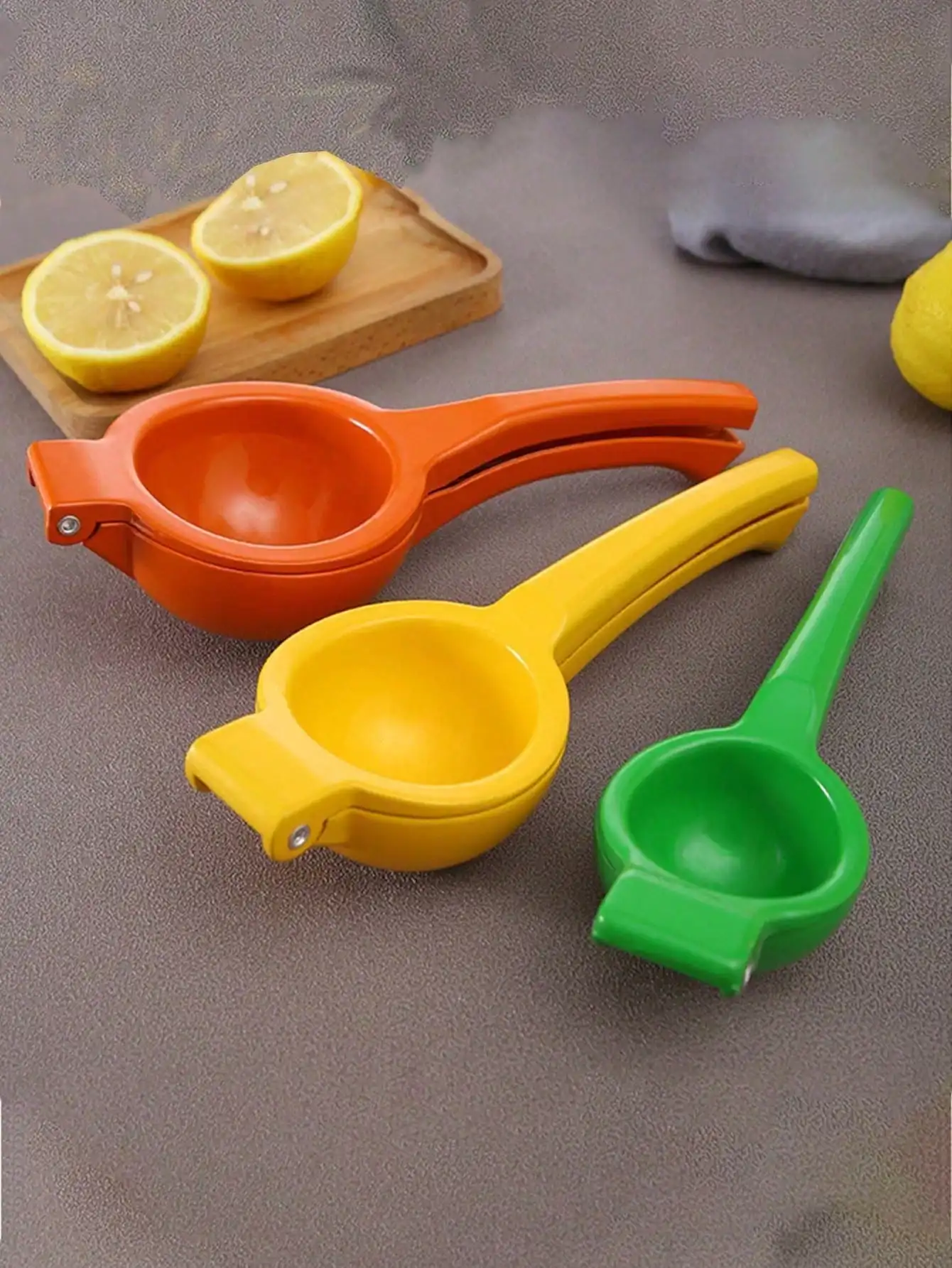 1pc Portable Multi-Function Aluminum Citrus/Lemon Juicer - Easy Squeeze Design, Non-Slip Handle, Easily Squeeze Citrus/Lemon And Other Fruits/Vegetables, Portable And Easy To Clean, Can Be Used In Home Kitchen sh25070617522277564