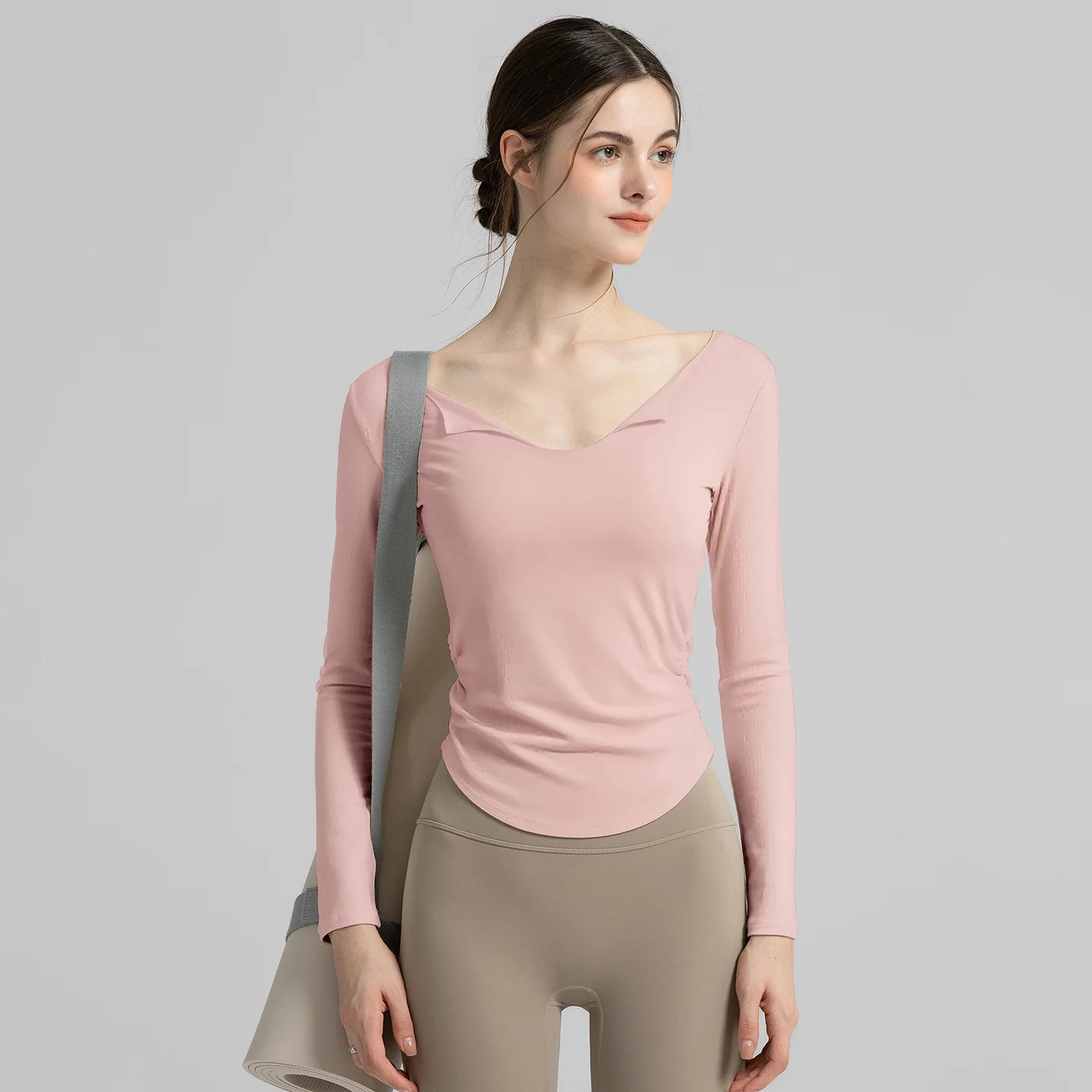 قميص يوجا نسائي من PMWRUN برقبة على شكل حرف V وأكمام طويلة، مريح ومتين للرطوبة - فتل لممارسة اليوجا اليومية