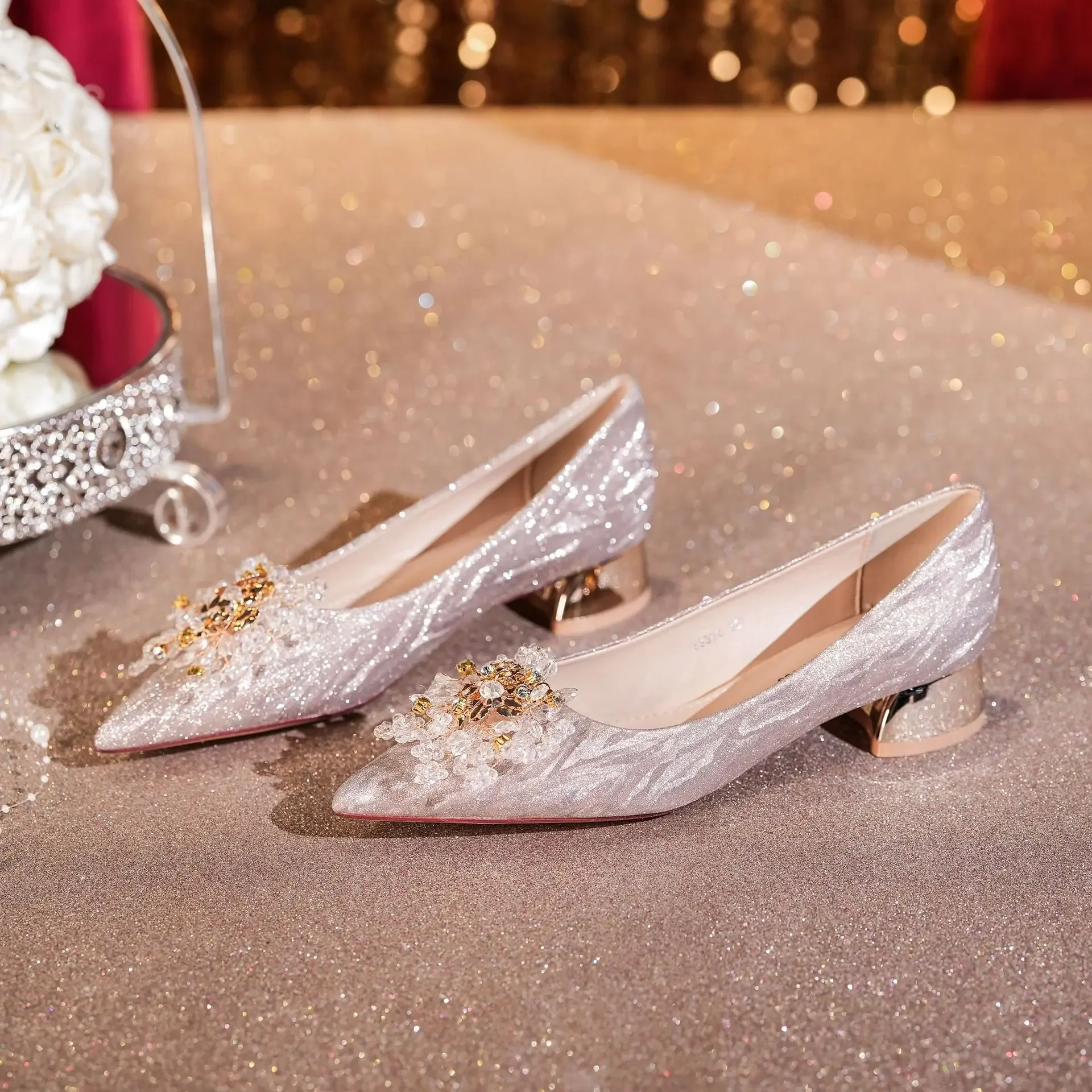 2024 Autumn Fashion Ladies Banquet Wedding Shoes Shallow Sequins Rhinestone Flowers Comfortable Low Heel Single Shoes for Women