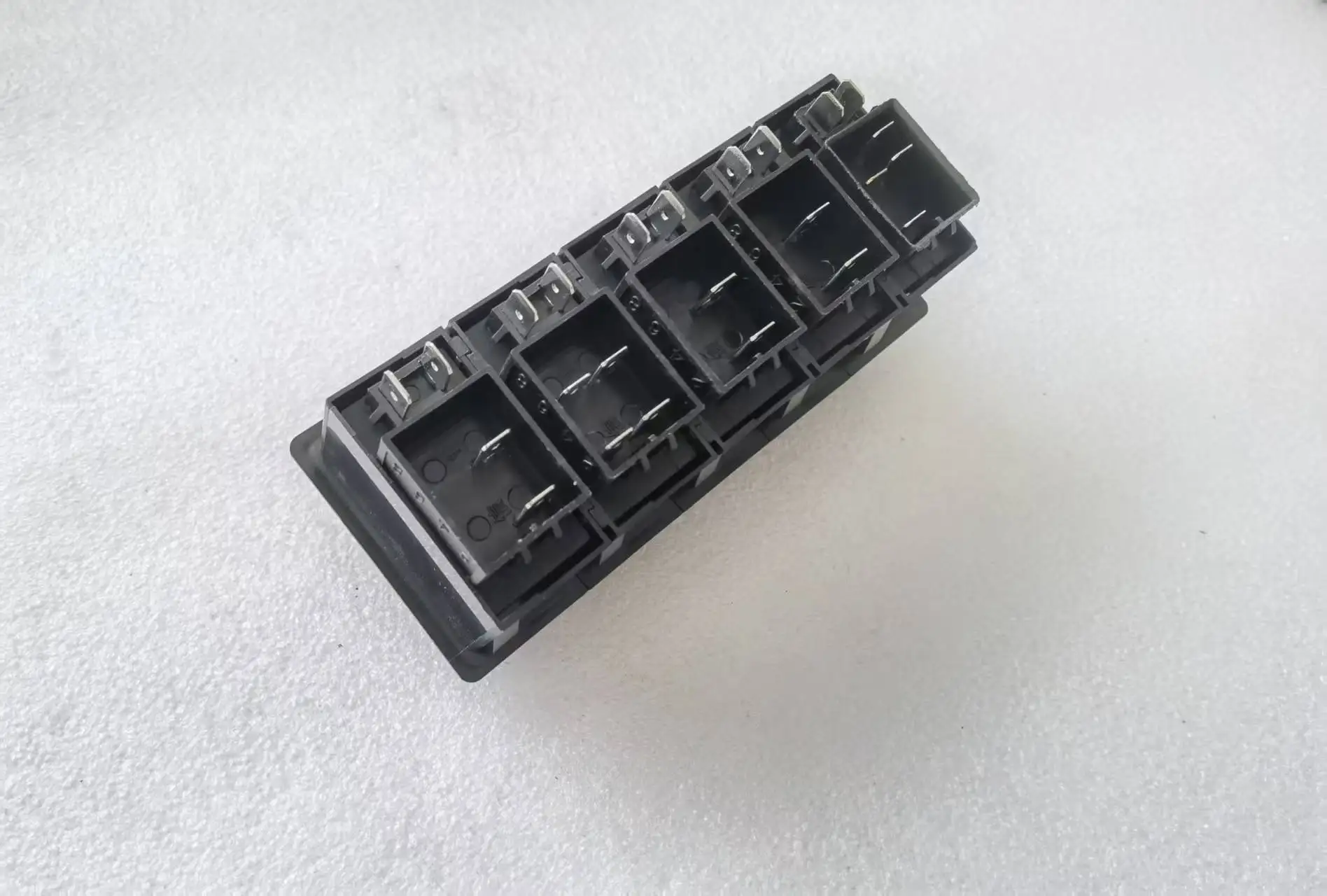 JK932-E300 switch for Yituo YTO X704 - X904 tractor / switch for Yituo ME304-ME554 tractor, please check your old switch fristly