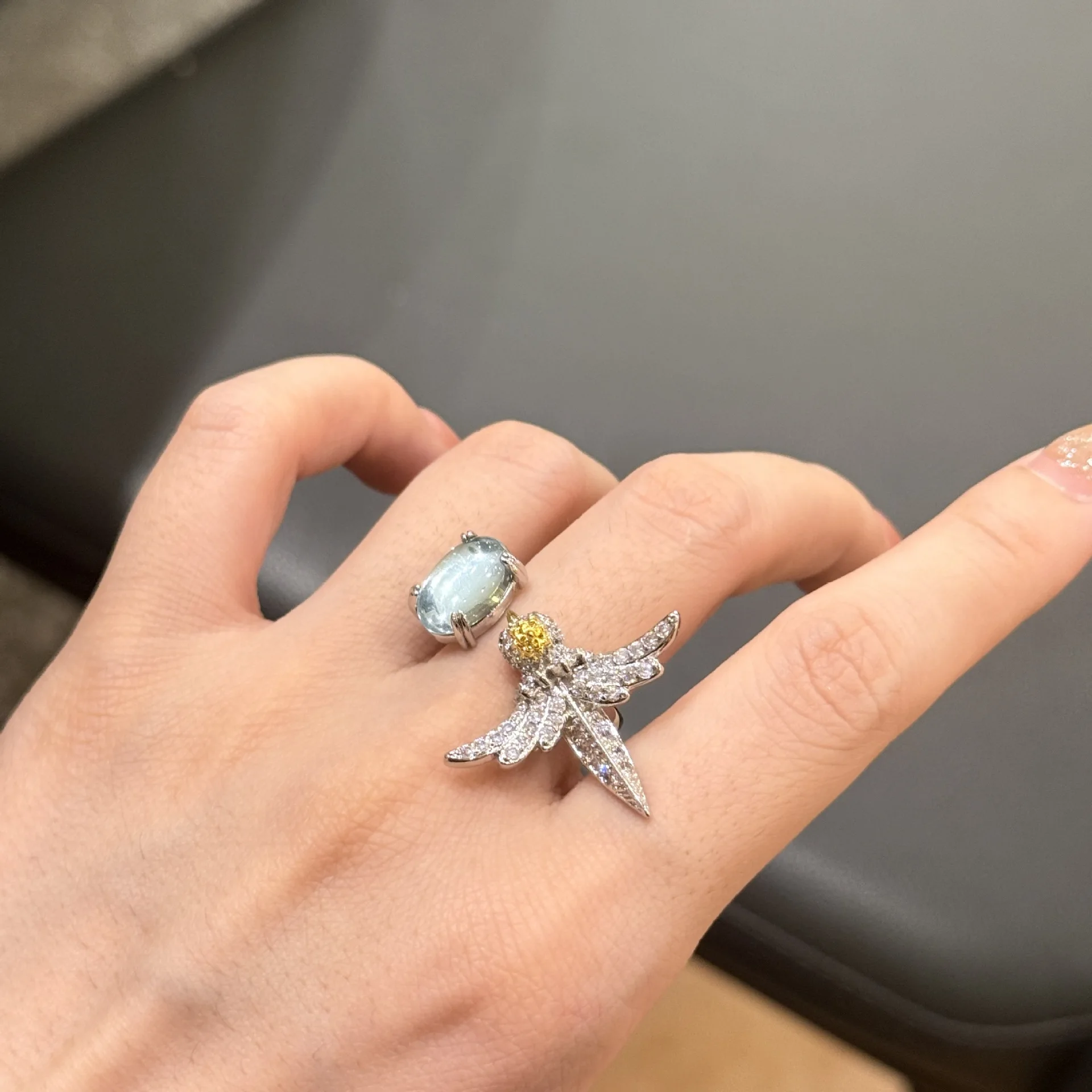 Luxurious and elegant diamond inlay sea blue treasure hummingbird rings shines unique natural crystal pink ring wedding jewelry