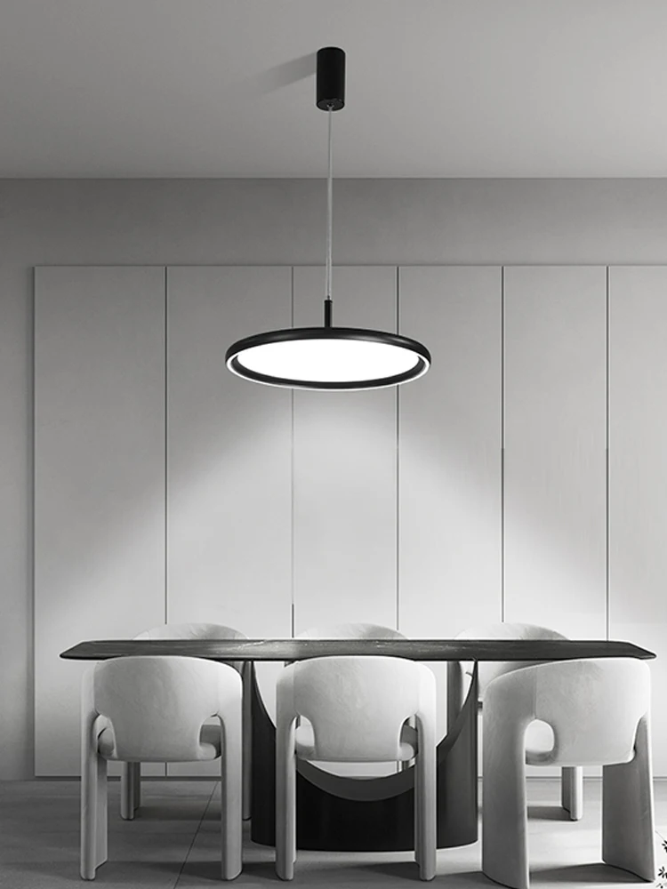 Simples Rodada LED Pendant Light, Controle Remoto Lâmpada Decoração, Preto e branco, Adequado para Sala de Jantar, Quarto, Cozinha, Sala de estar