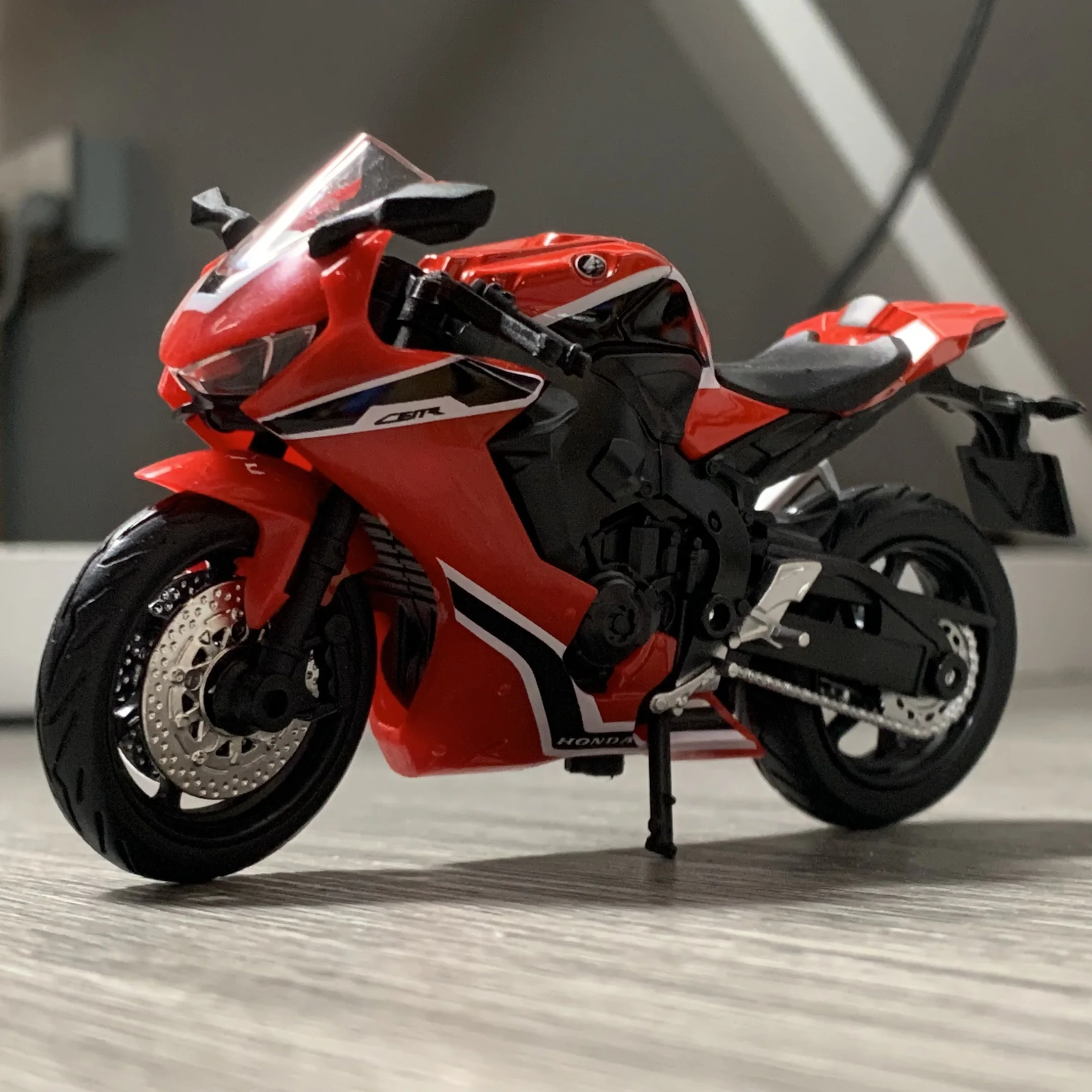 1:18スケール スズキ ハヤブサ GSX1000R ホンダ CBR1000 ヤマハ YZF-R1 オートバイ 合金ダイキャストモデルカー トレンド ホームファニシング コレクション
