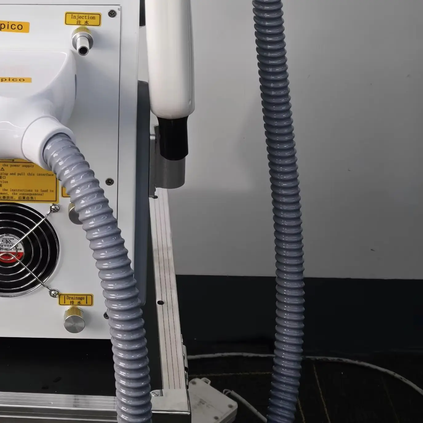 

Лазерный диодный аппарат для удаления волос Soprano Titanium Ice Platinum 2-в-1, безболезненный, 755/808/940/1064 нм, 4 длины волны, 4000 Вт