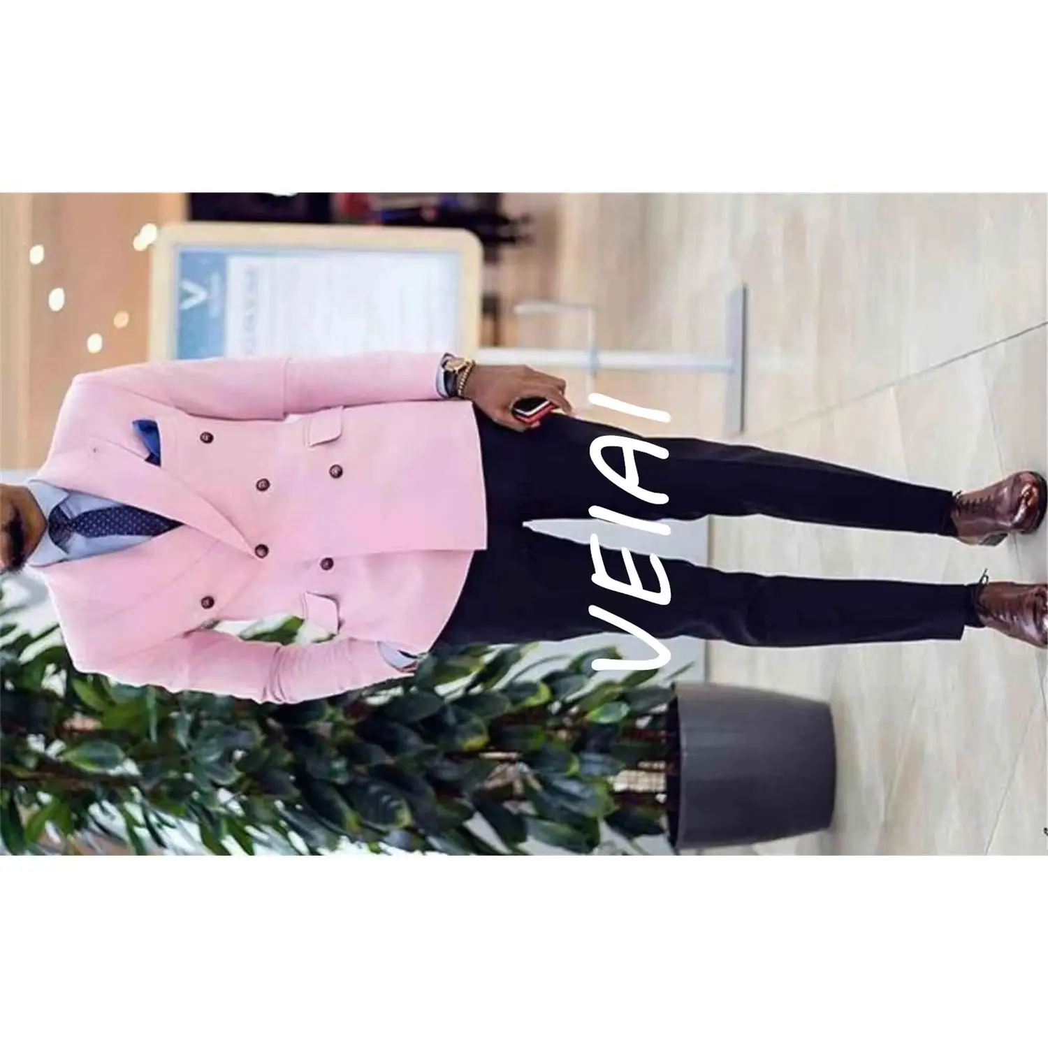 

CustomizedPink Men Suits Peaked Lapel Double Breasted Prom Suits Slim Fit Men Tuxedos Groom Wedding Suits for Best Men 2 Pieces