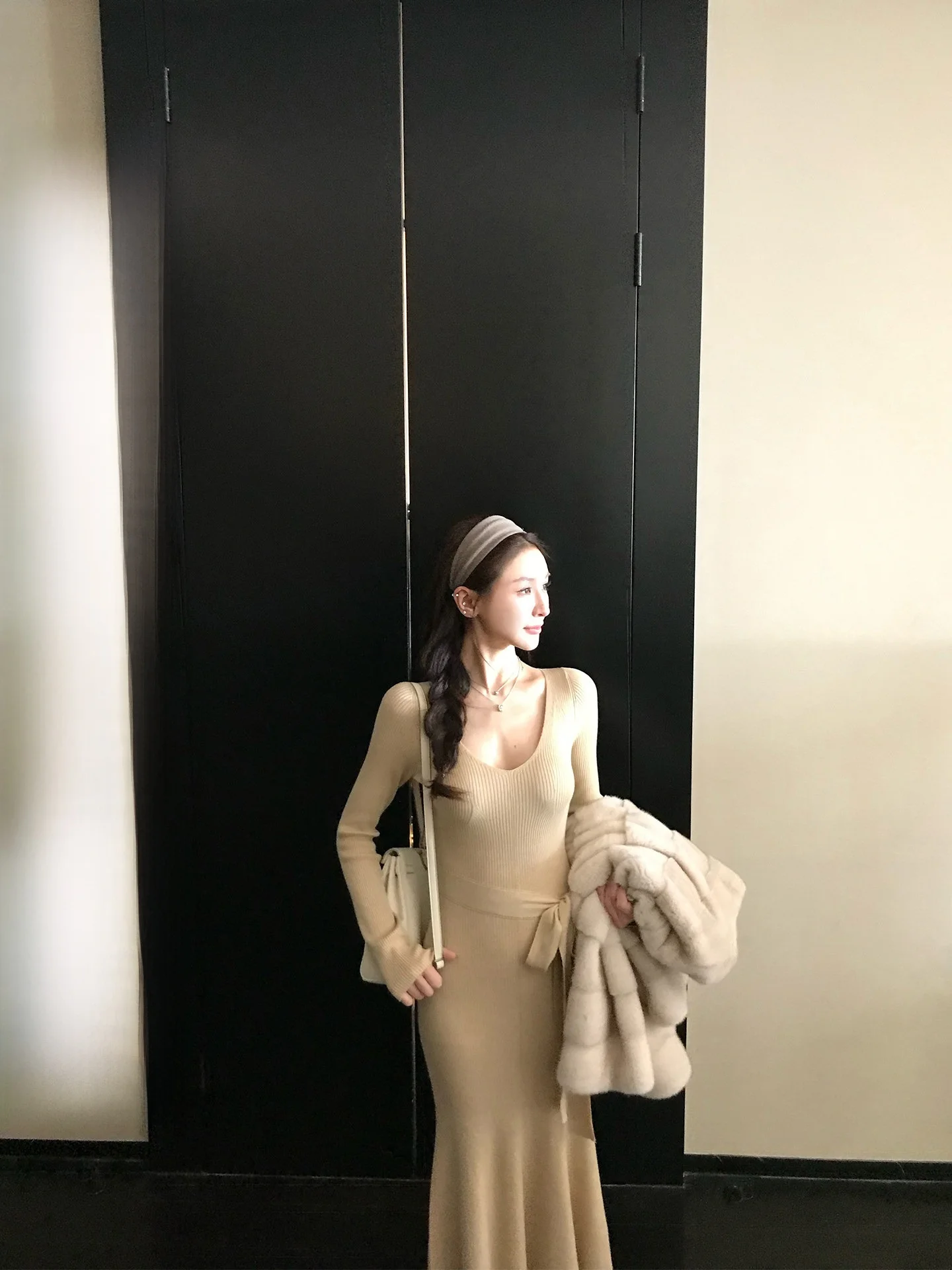 

Элегантное шерстяное платье-русалка с V-образным вырезом и длинным рукавом для женщин от Skk Store, приталенное, для повседневной носки и свиданий