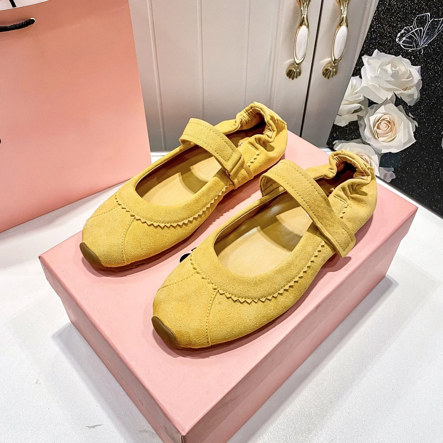 

Women's new flat ballet shoes Velcro single shoes Mary Jane shallow mouth women's casual shoes