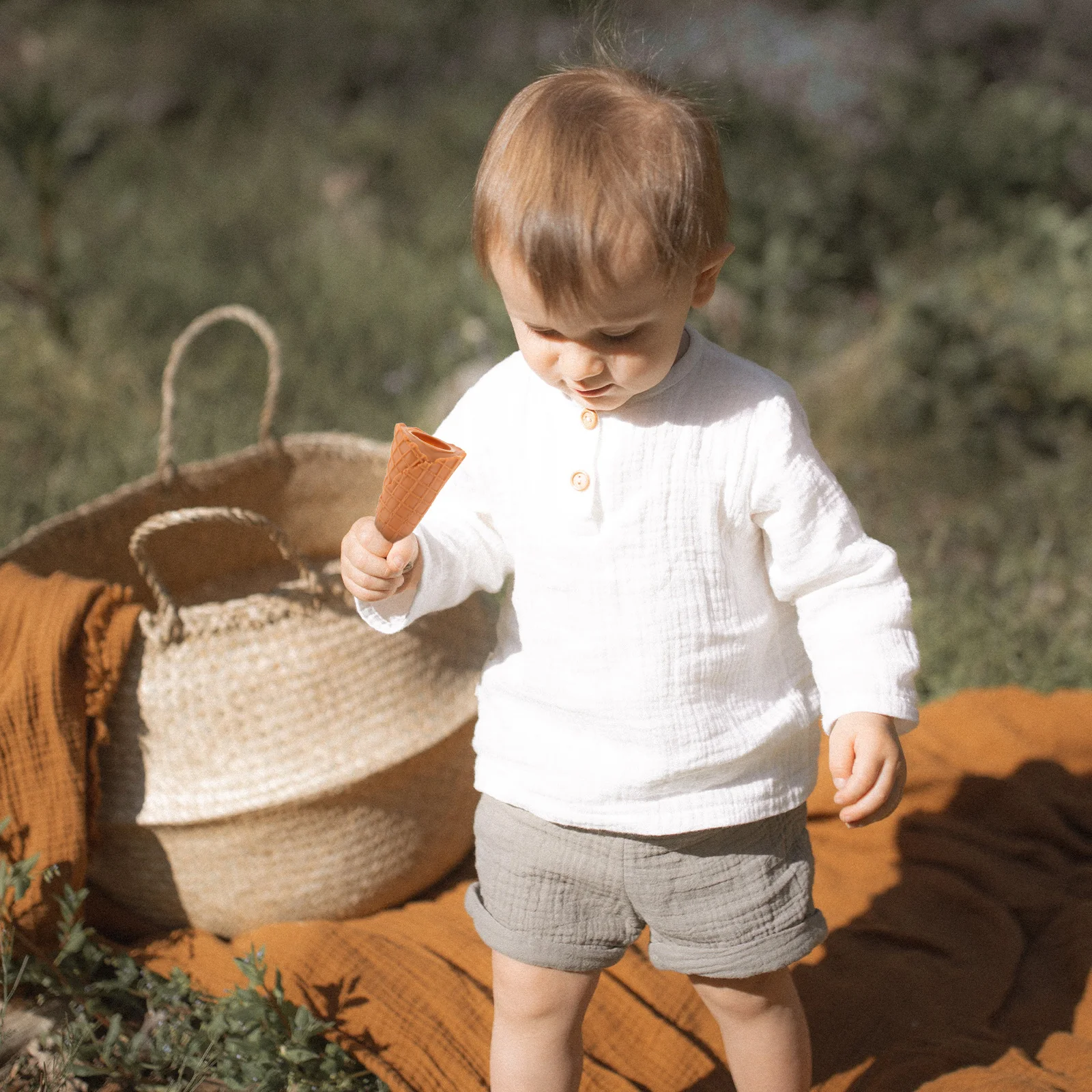 

2Pcs Artificial Ice Cream Cone Props Fade Resistant Easy Maintenance Lifelike Design for Pretend Play Home Decor Photography