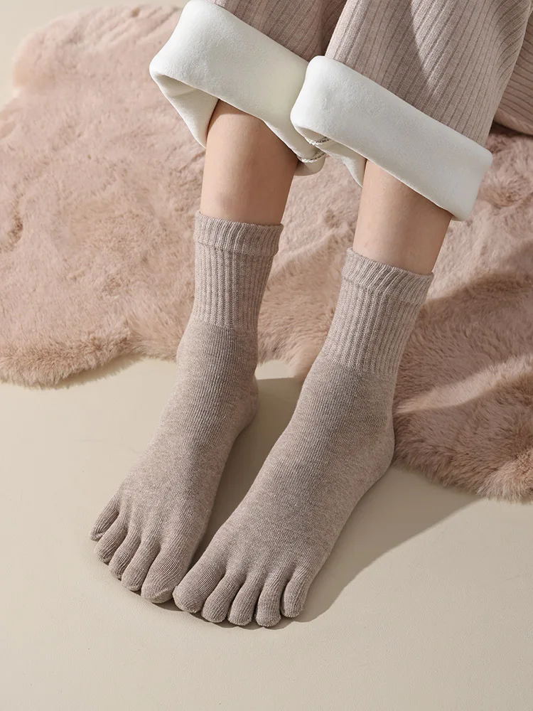 1 Paar Winter-Socken mit dicken Zehen für Damen, Baumwolle, solide, atmungsaktiv, warmer Boden, schlafender Frottee gegen kalten Schnee, lose Fünf-Finger-Socken – Detail 3