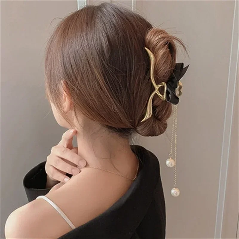 Temperament Hollow Diamond Pearl Bow Hair Clip for Women Elegant Jewelry Butterfly Hair Accessories for Girls Birthday Gifts