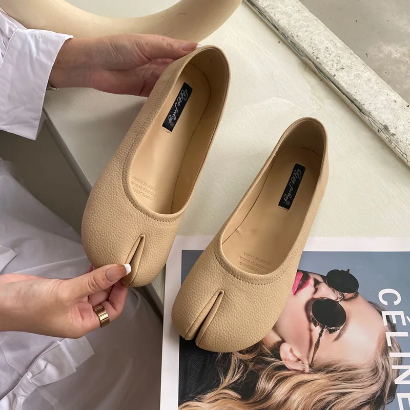 Spring New Women Flats Female Split Toe Ninja Shallow Boat Sandals Ladies Retro Concise Retro Walking Cozy Shoes Mujer Zapatos