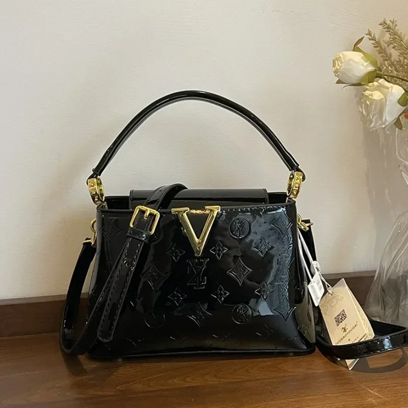 Torebka typu bucket bag z lakierowanej skóry premium na rok 2025, duża pojemność, luksusowa torba do pracy, na ramię lub crossbody.
