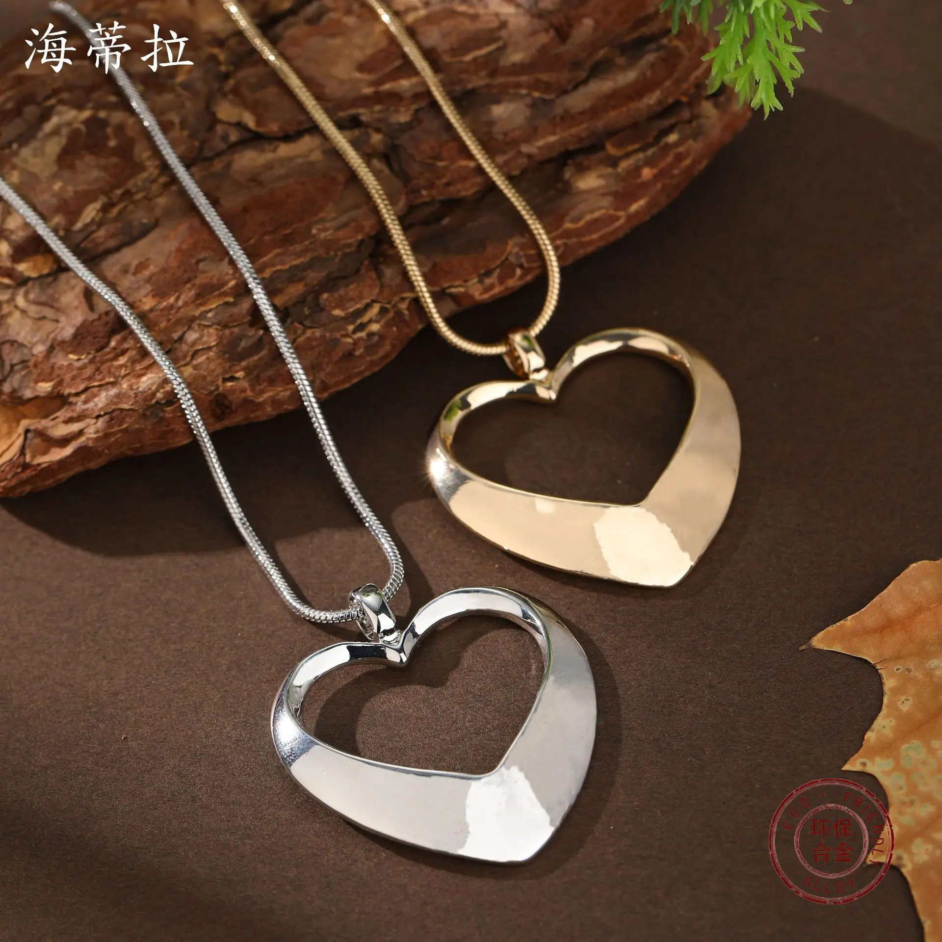 Jewelry DIY accessories new hollow love glossy pendant, women's fashion high sense versatile heart-shaped alloy necklace wholesa