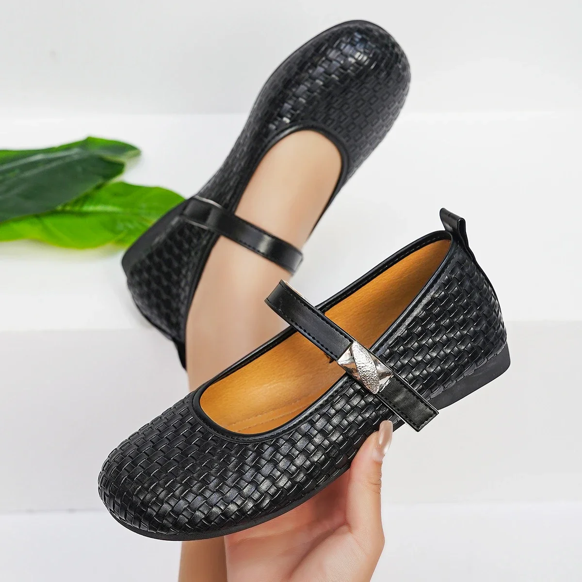 

2025 Women Flats Shoes Lightweight Slip on Flat Comfortable Loafers Casual Ballet Flats Casual Sneakers Women Zapatos Mujer 2025