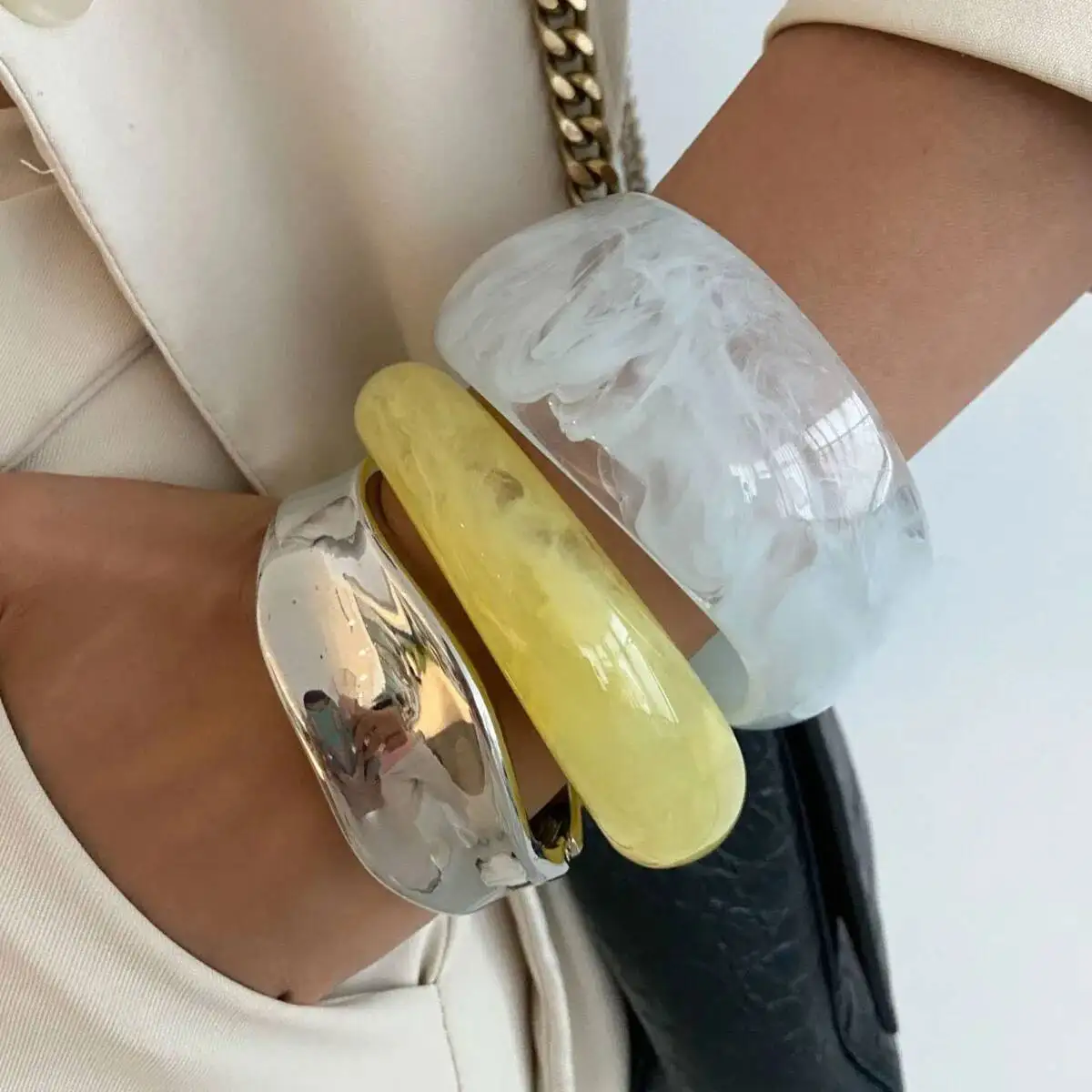 SHIXIN 3 أنماط الأزرق الأصفر الراتنج الاكريليك سوار المرأة العصرية غير النظامية مكدسة الإسورة سوار بوهو مجوهرات والاكسسوارات