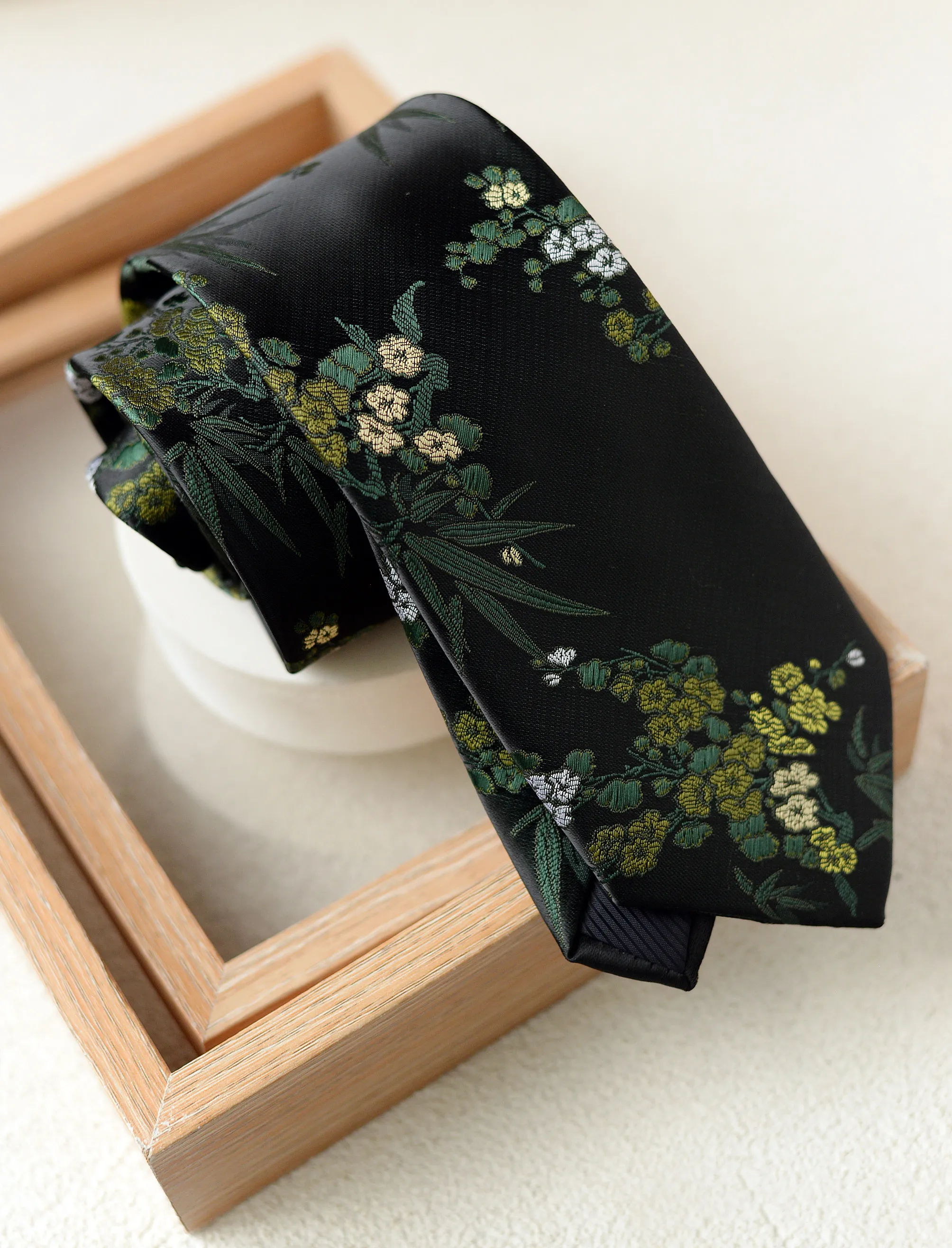 8cm Neue Blumenkrawatte für Herren Vintage Luxus-Krawatte mit Bambus- & Blumenmuster für Anzug und Hemd – Detail 6