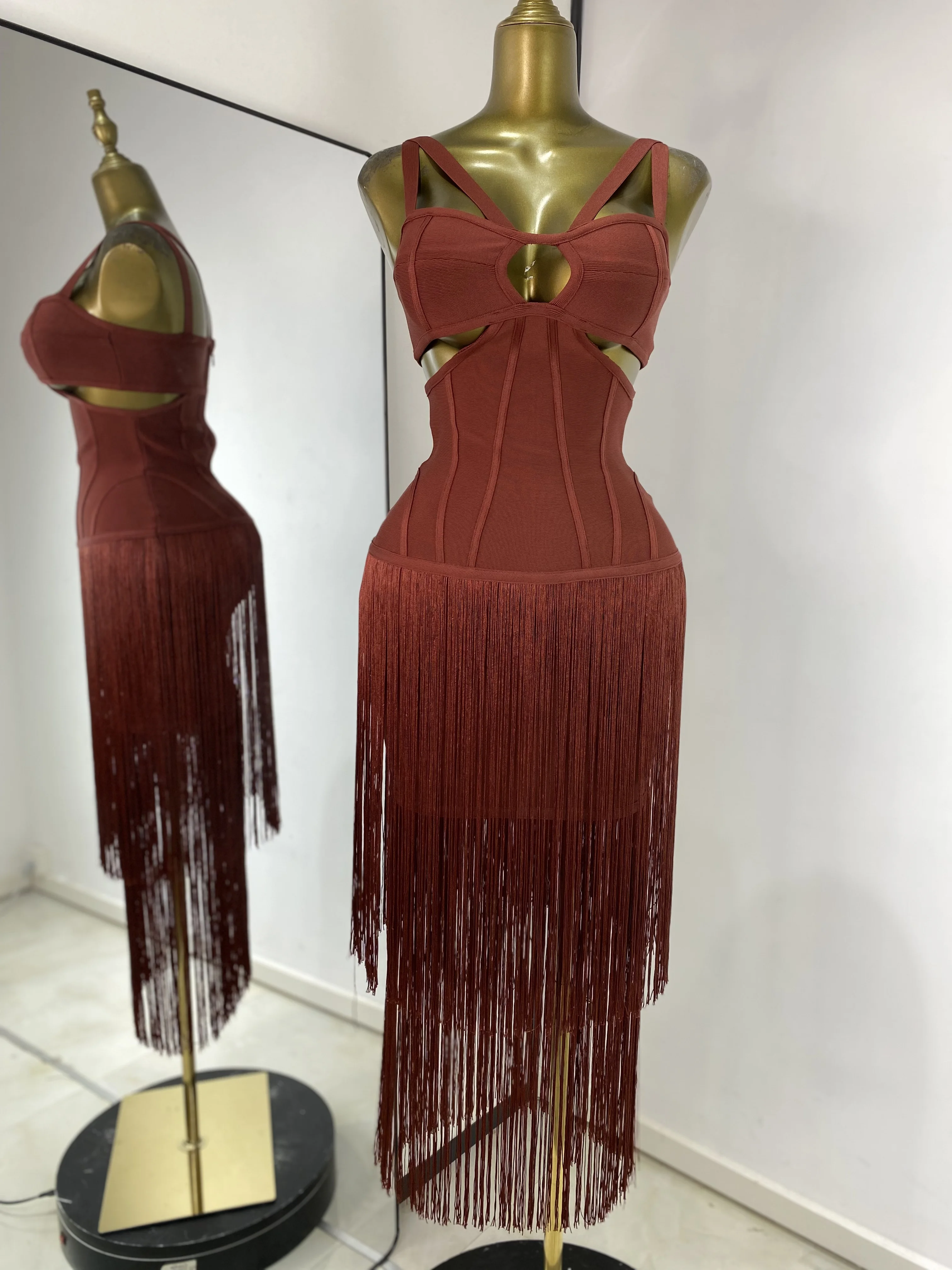 Vrouwen luxe elegante bandagejurk bruin spaghettibandje uitgesneden omzoomd lang eendelig beroemdheid avondclub feestjurken