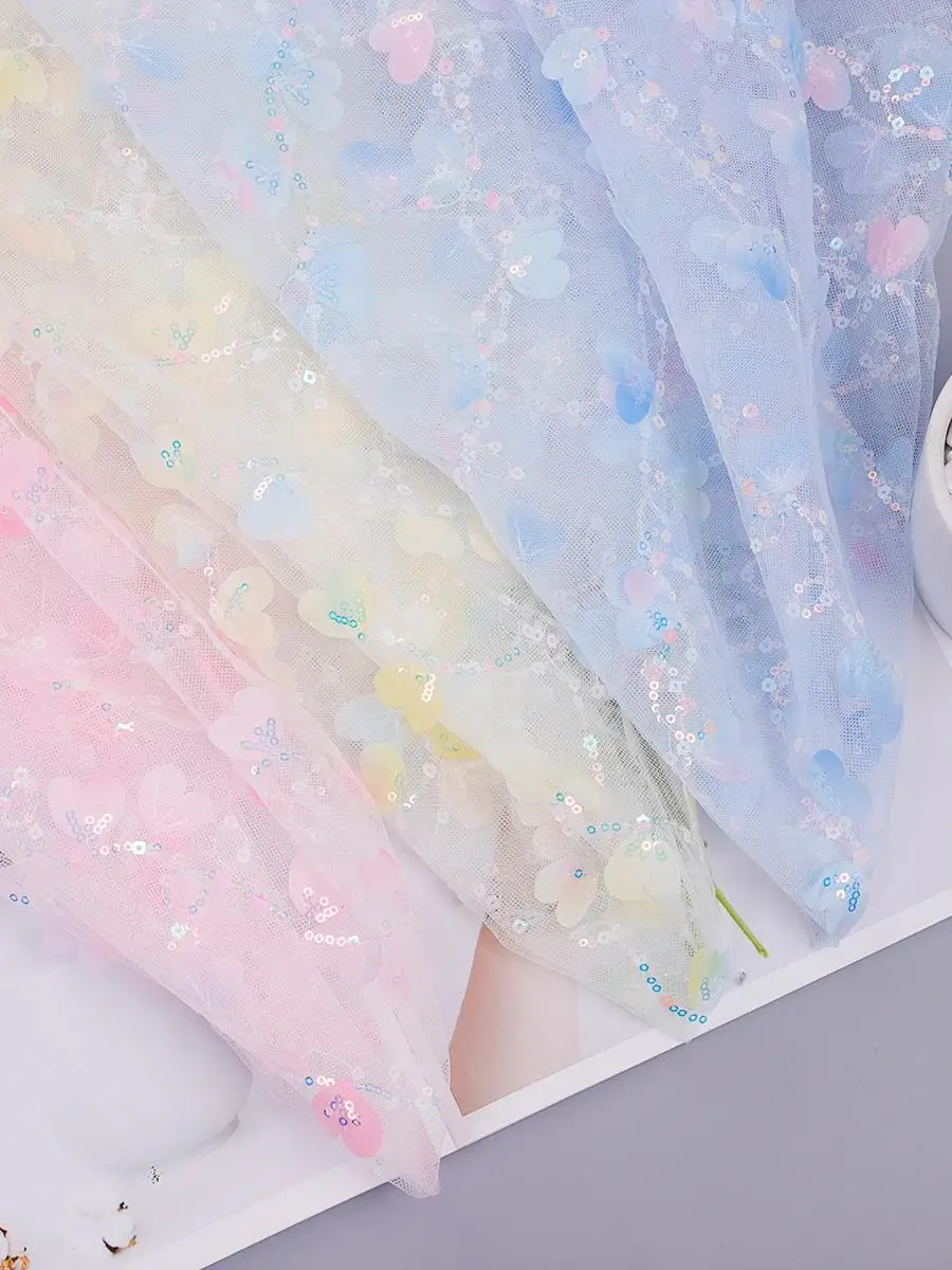 

3D цветная вышитая сетчатая ткань в форме сердца с полосатыми блестками для изготовления платьев и выступлений