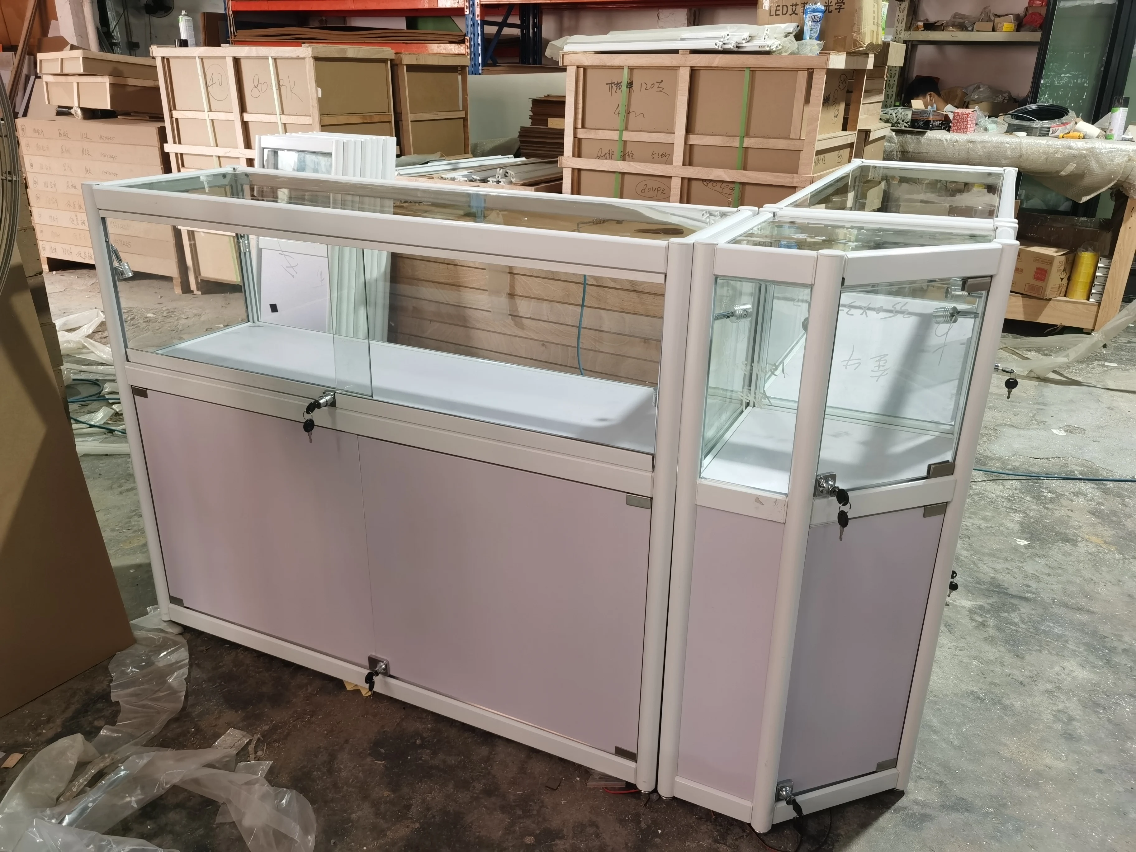 Custom.Lockable Simple Easy Assembled Gold Metal Frame Mobile Phone Counter Display Cabinet