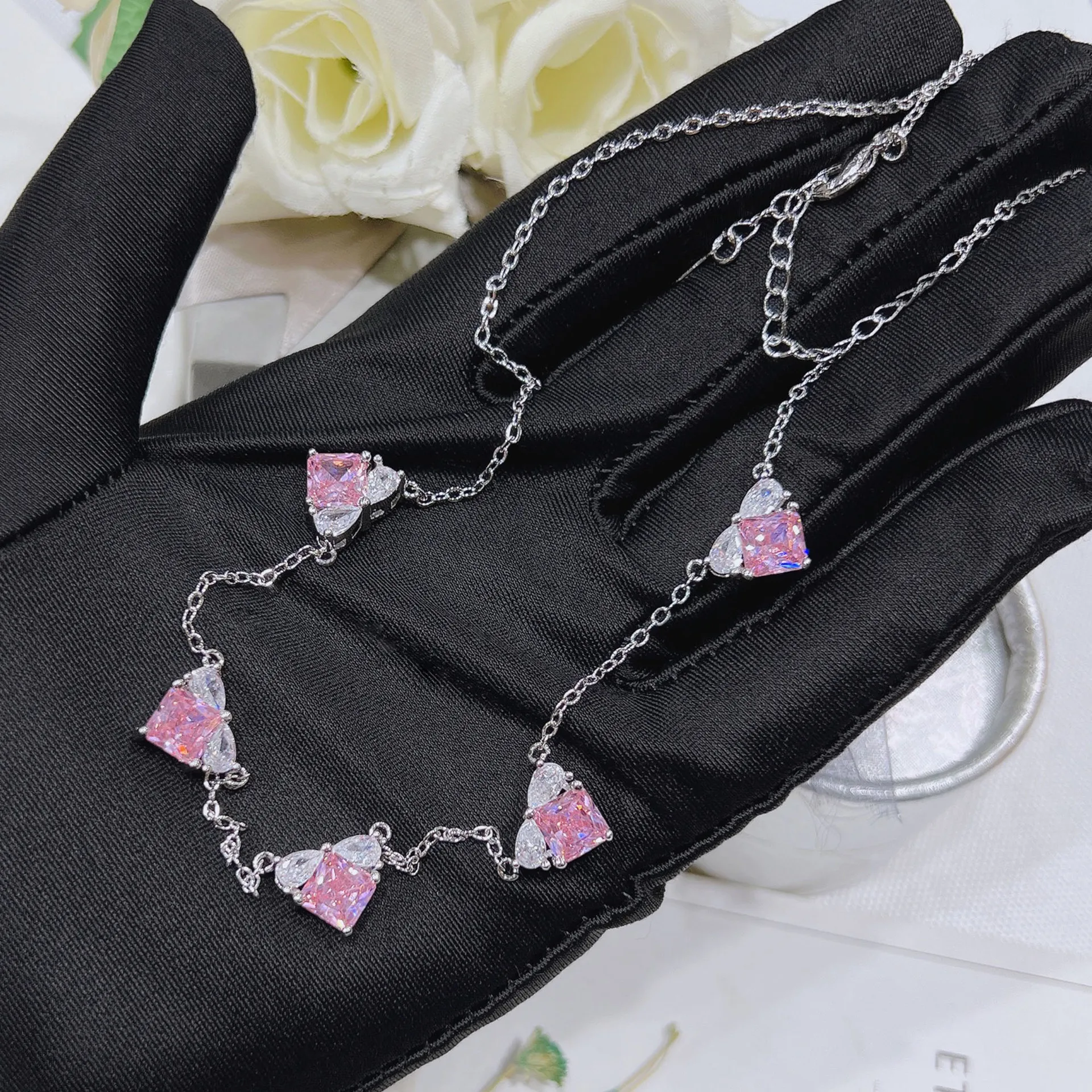 Luxuriöse Herzförmige Zirkonia-Ohrstecker für Damen Elegante Modische Halskette Schmuck für Party und Hochzeit – Detail 10