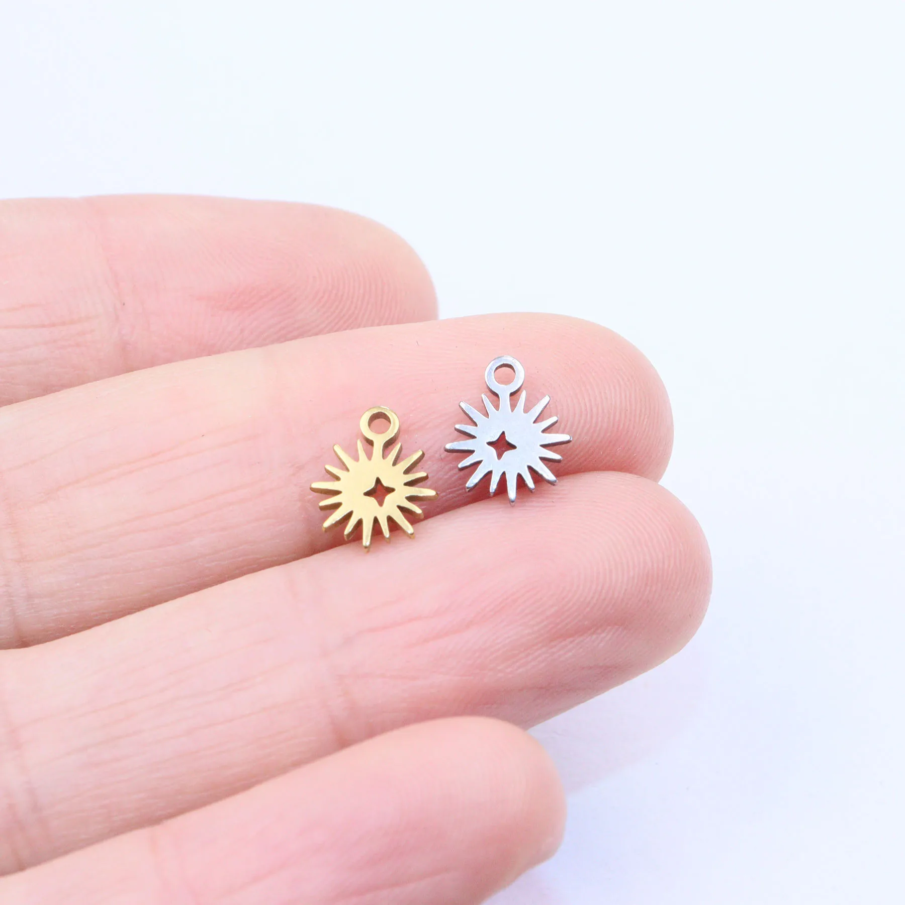 

10pcs Wholesale Antiallergic Stainless Steel Sun Star Charms Pendant DIY Necklace Earrings Bracelets Unfading Colorless 2 Colors