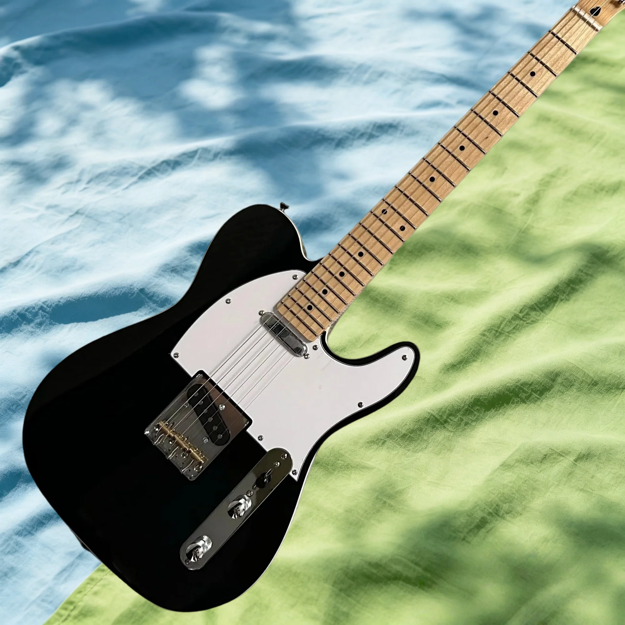 

39 Inch TLE Black Electric Guitar Maple Neck Mahogany Body 22 Tone S Pickup Fixed Bridge Classic Rock Style Free Shipping