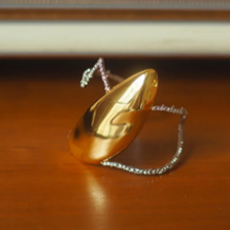 

Браслет, разработанный дизайнерским видением — европейский и американский стиль, минималистская металлическая эстетика, инкрустация цирконом, французское ретро,