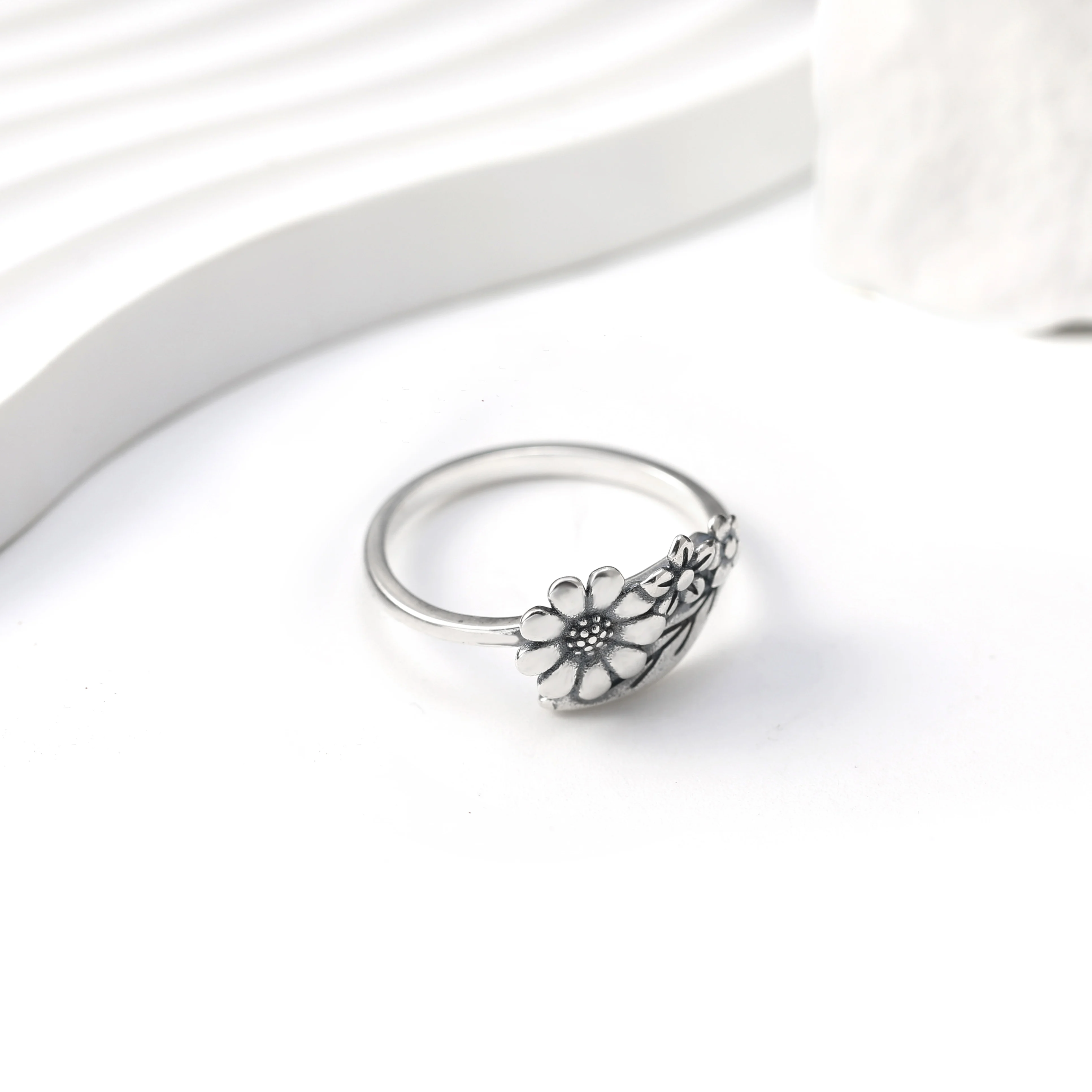 S925 جيمس أفيري خاتم لف الأزهار