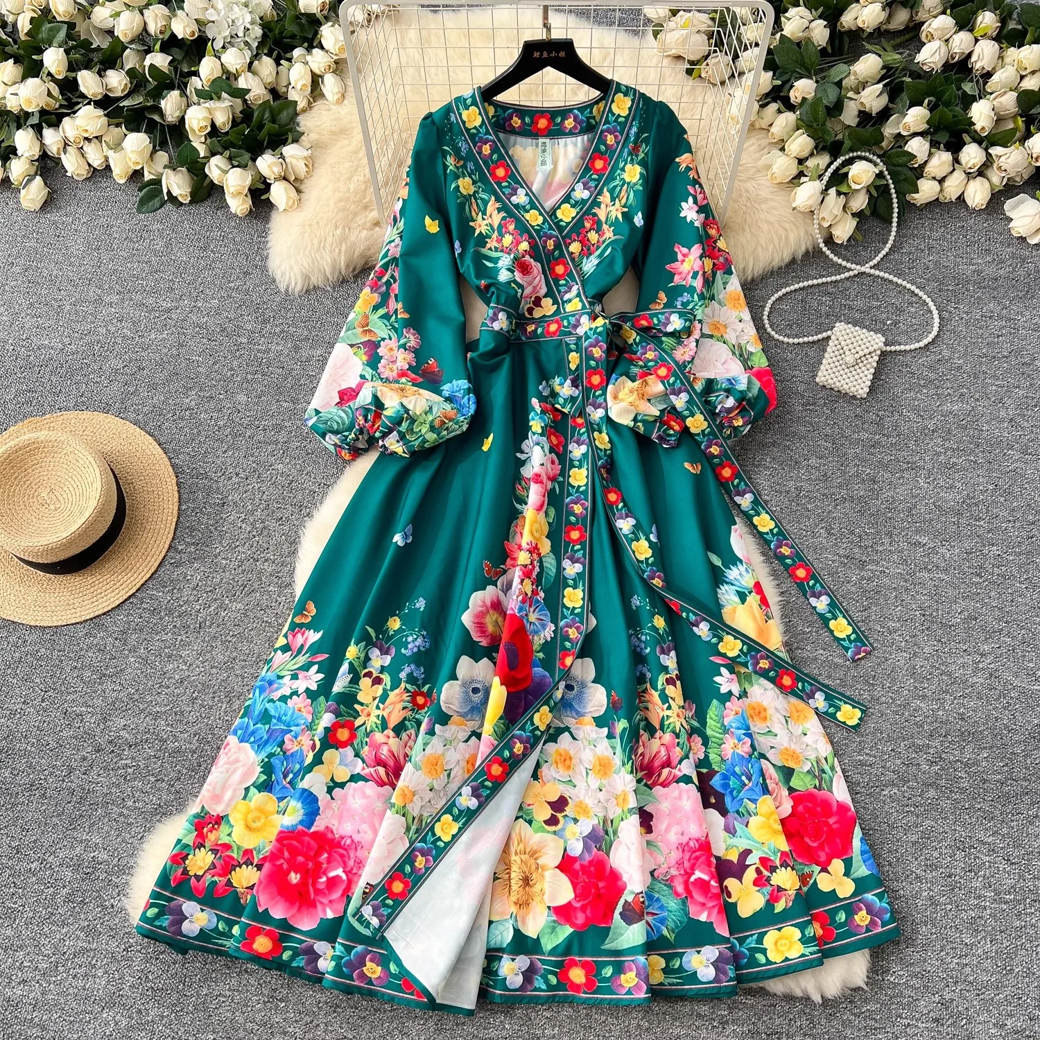 Gaun bunga Bohemian Retro musim gugur lengan lentera leher V silang liburan gaun jubah bertali Balut cetak Vintage pakaian Maxi