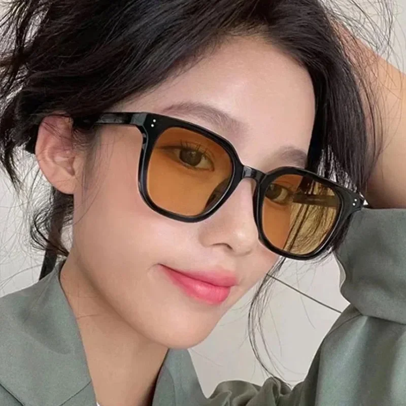 Fashion Square Sunglasses Women Clear Ocean Lens Shades UV400 Men Retro Rivets Decoration Orange Pink Sun Glasses Lentes De Sol